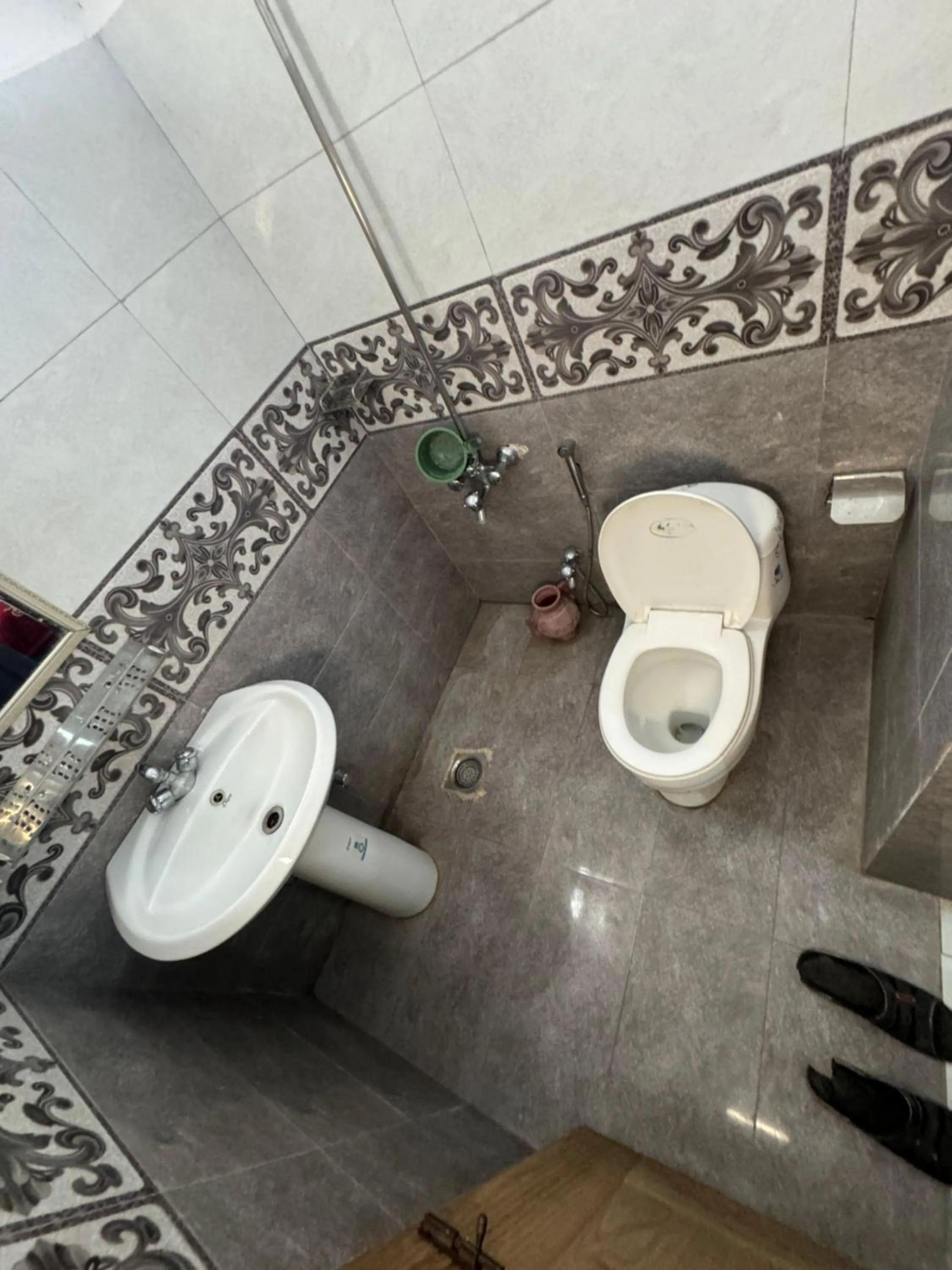 Toilet in Millat Guest House G9