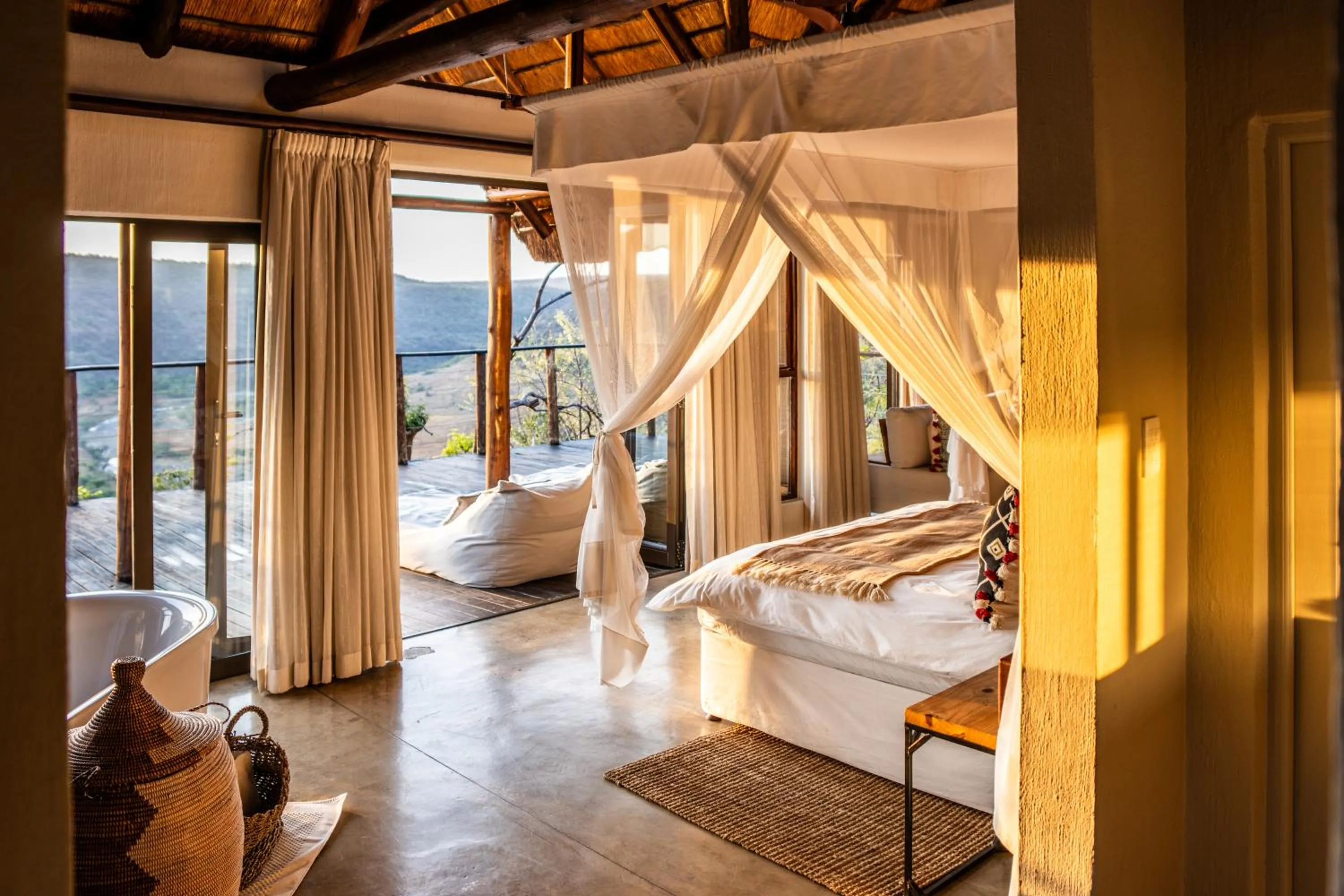 Bedroom, Bed in Esiweni Luxury Safari Lodge