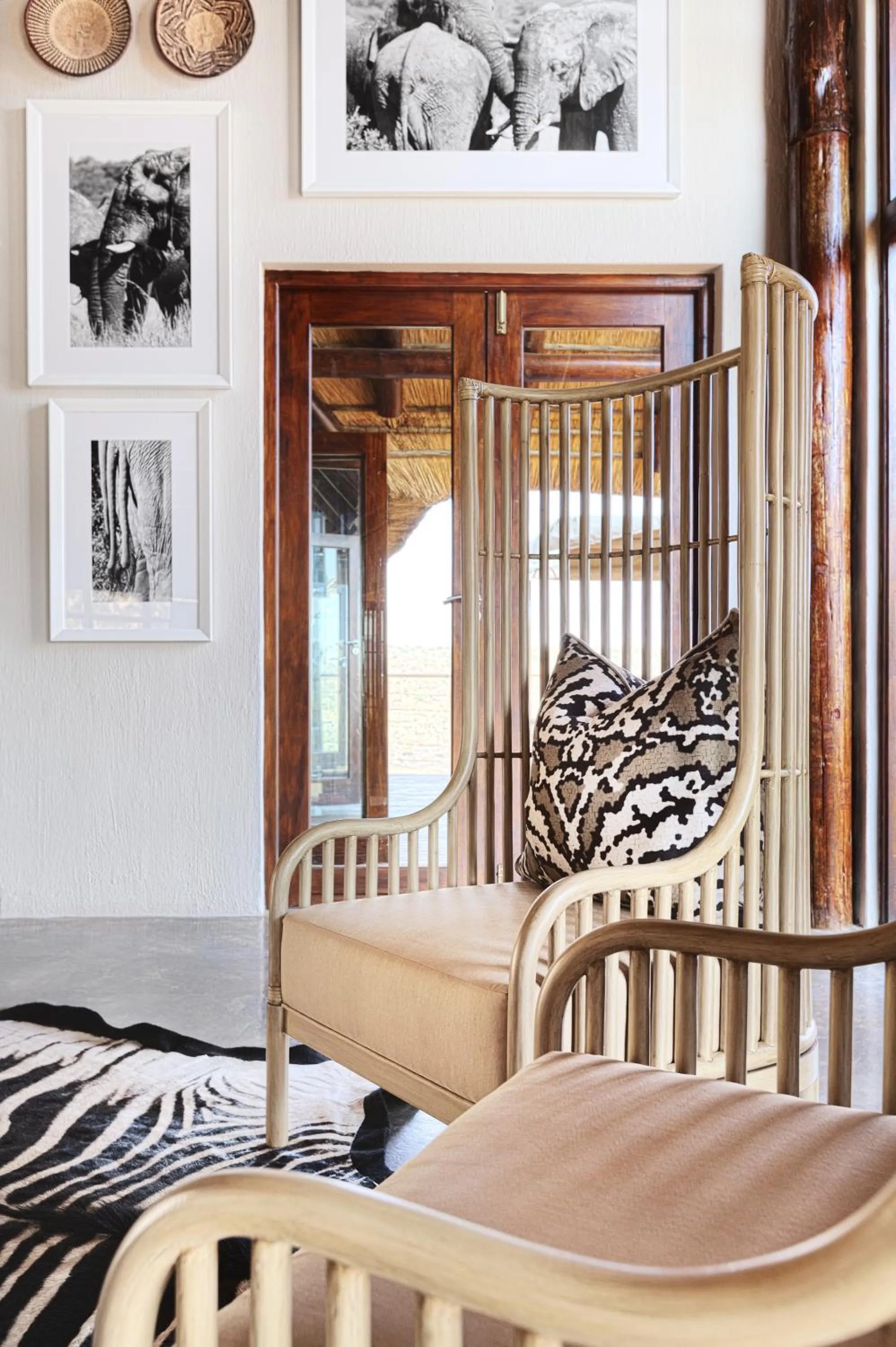 Lounge or bar in Esiweni Luxury Safari Lodge