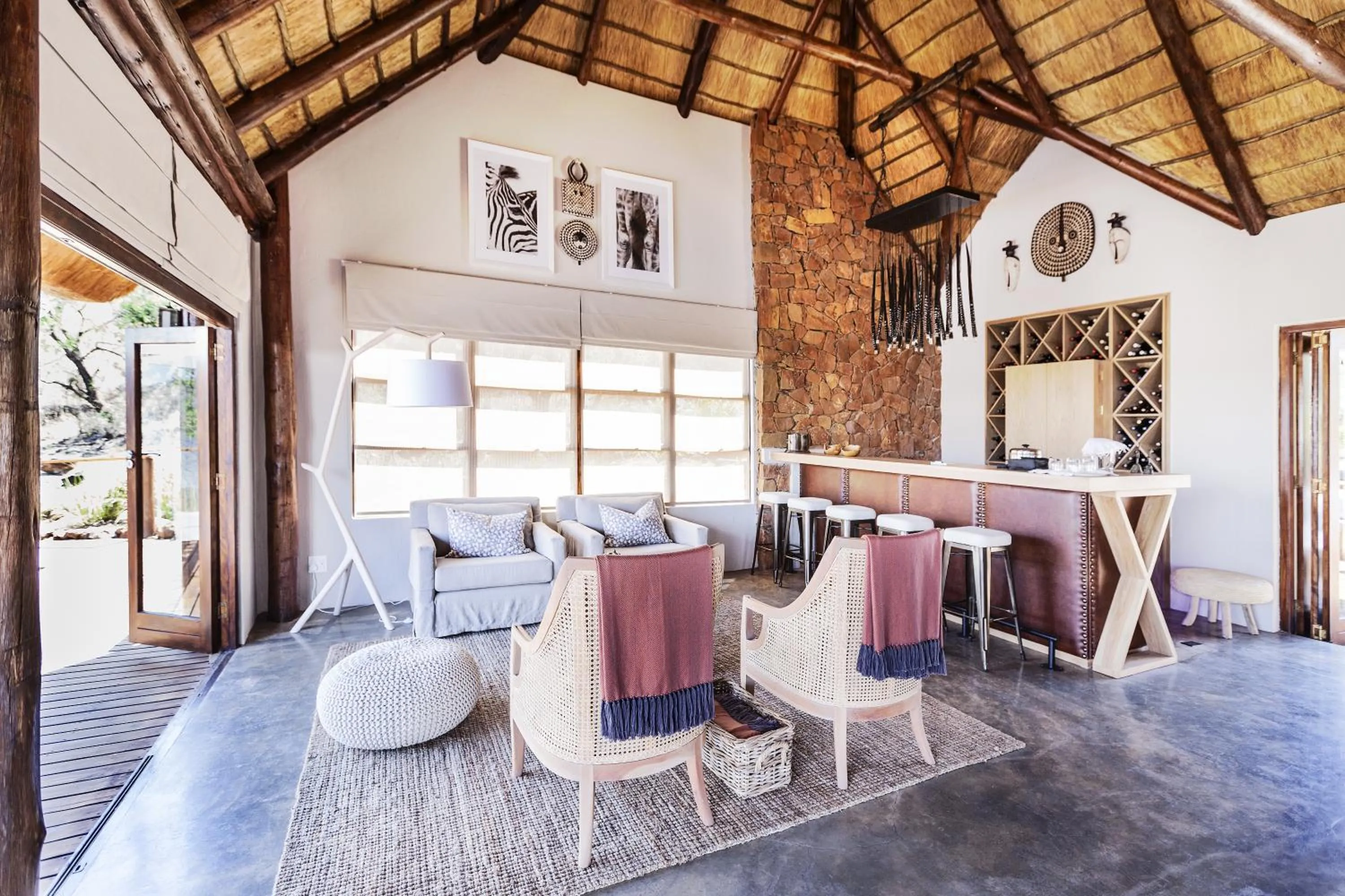 Lounge or bar in Esiweni Luxury Safari Lodge