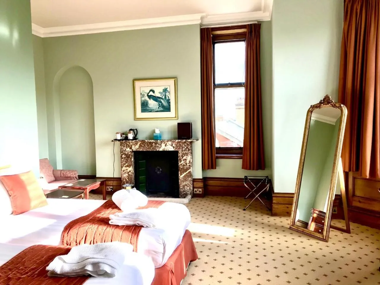 Living room, Bed in Purbeck House Hotel & Louisa Lodge