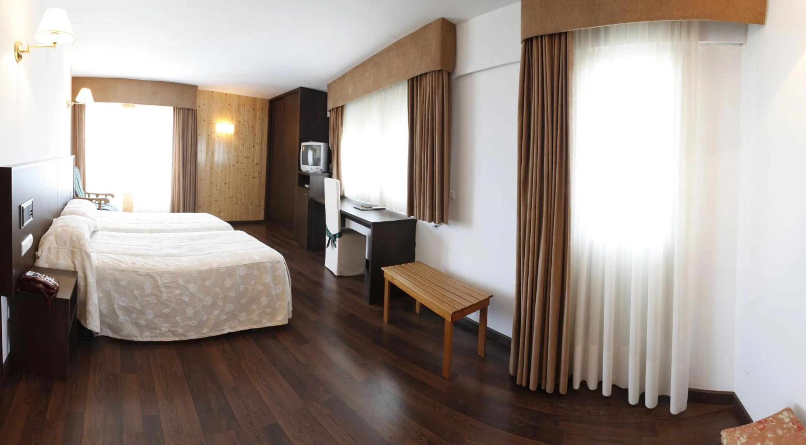 Photo of the whole room, Bed in Hotel Park