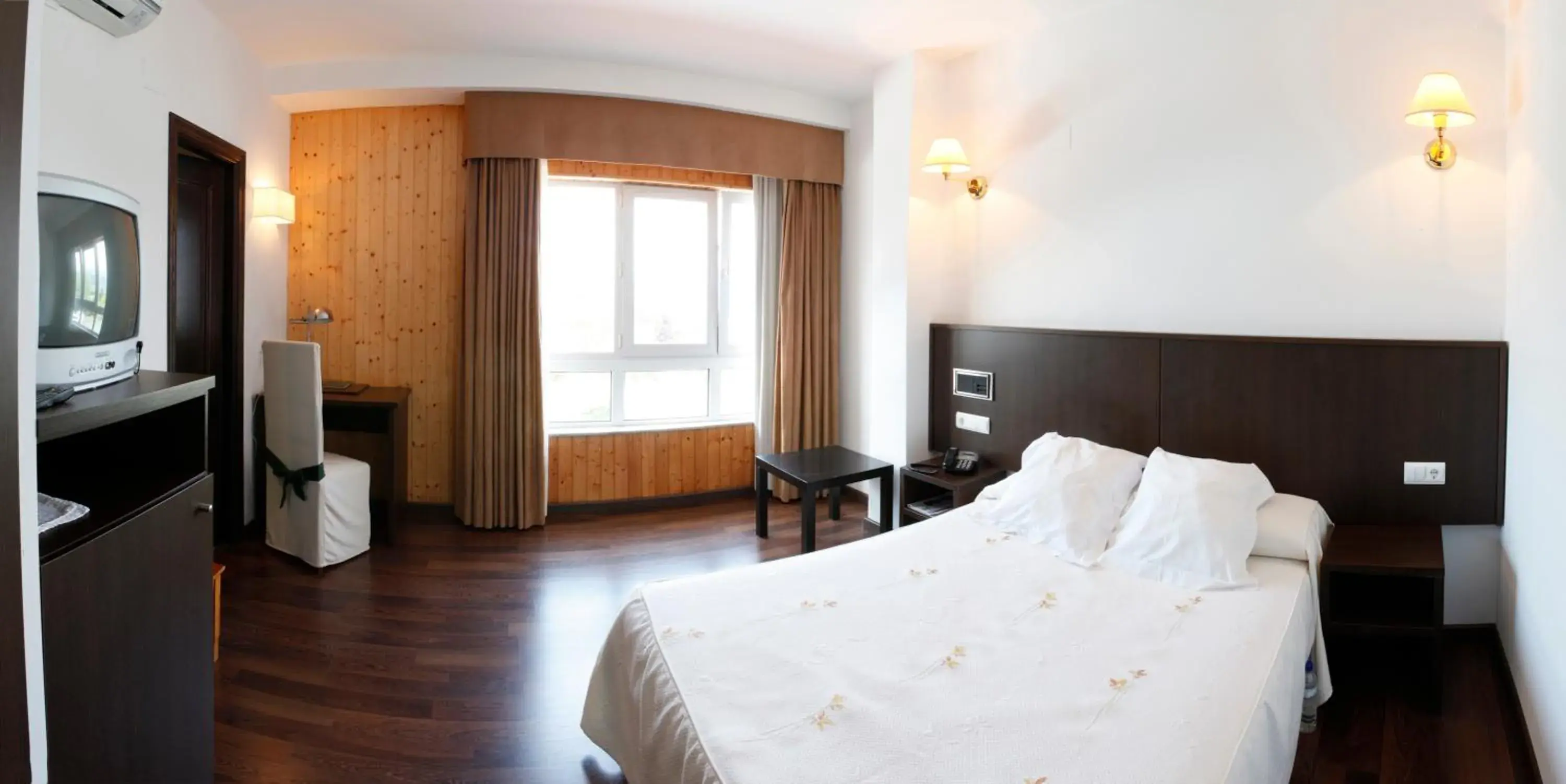 Photo of the whole room, Bed in Hotel Park Photo of the whole room, Bed in Hotel Park