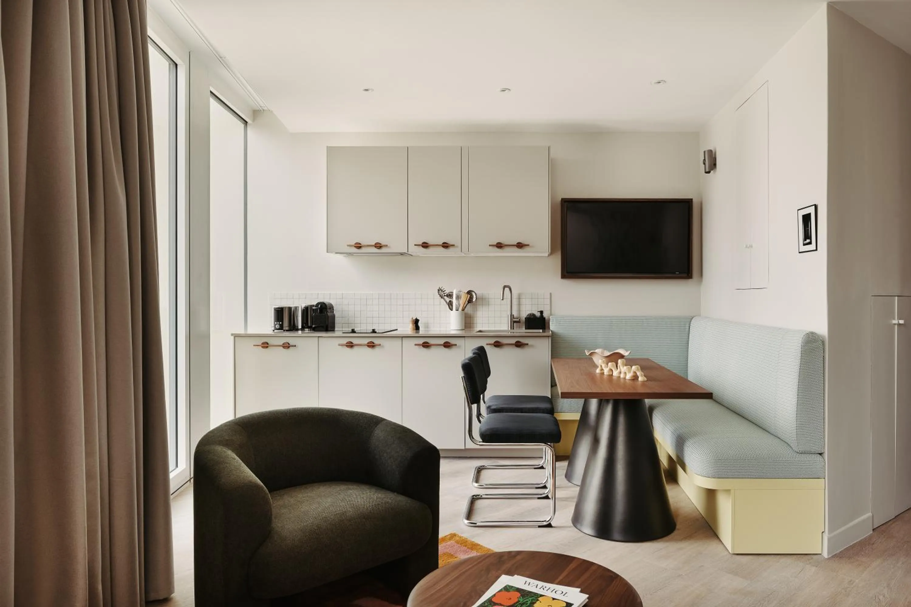 TV and multimedia in Edgar Suites Lille - Shake