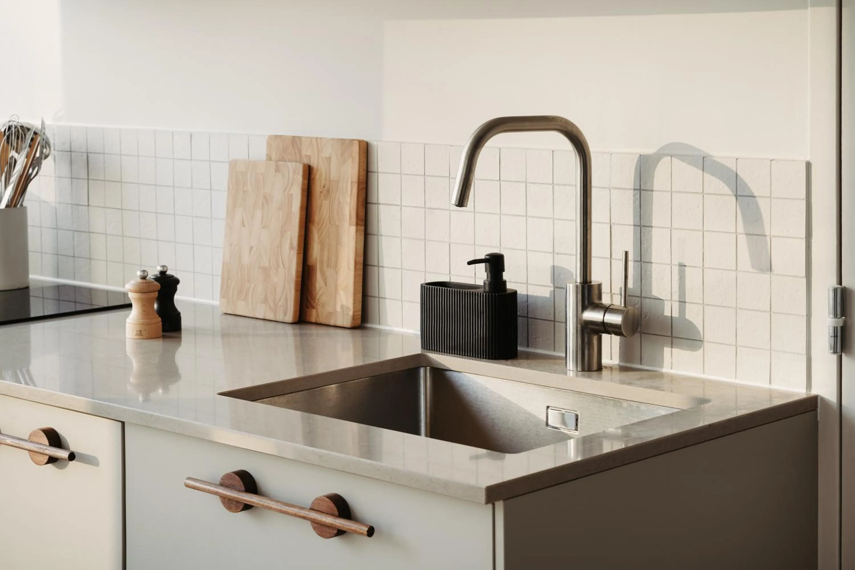 kitchen in Edgar Suites Lille - Shake