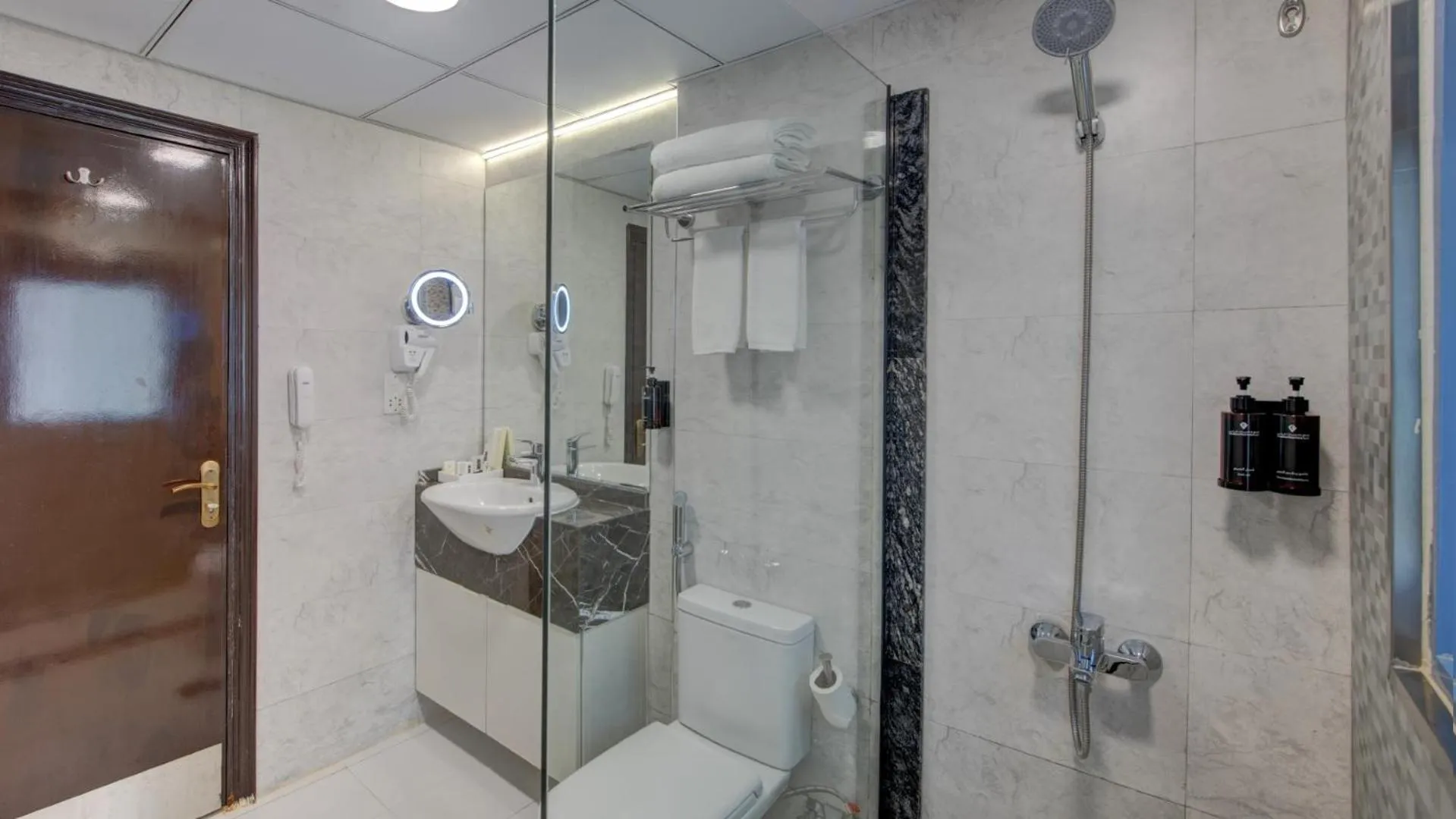 Bathroom in Vendome Plaza Hotel