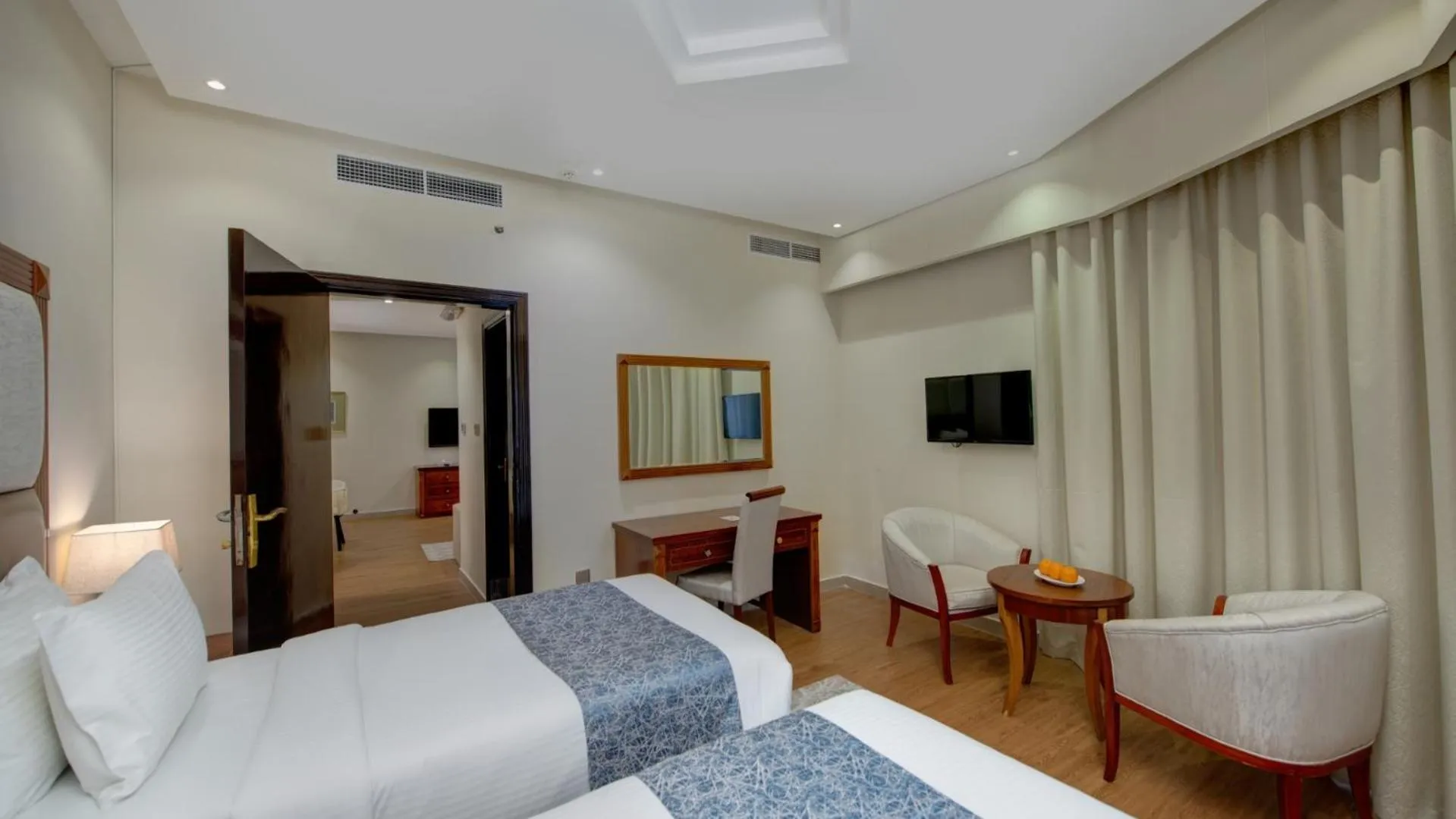 Bedroom, Bed in Vendome Plaza Hotel