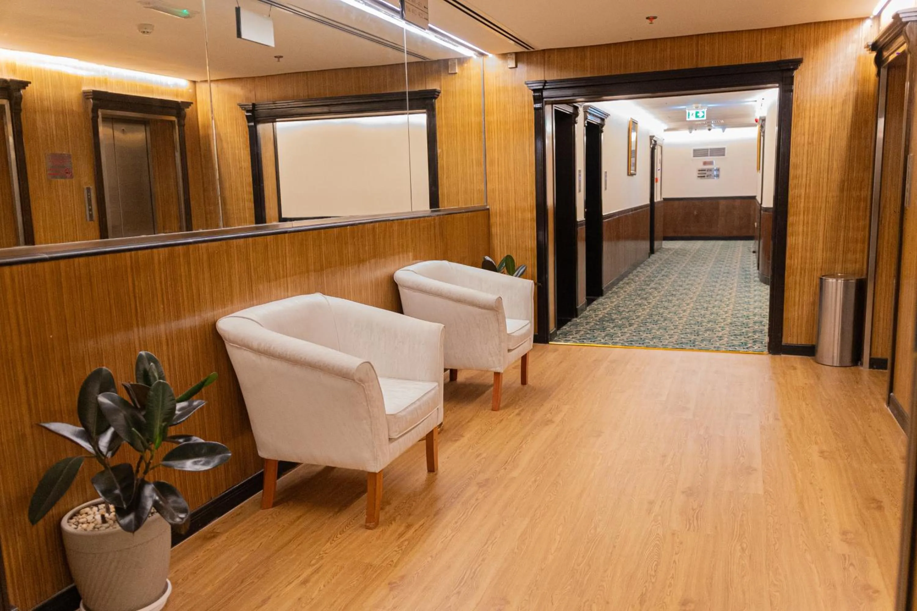 Seating area in Vendome Plaza Hotel