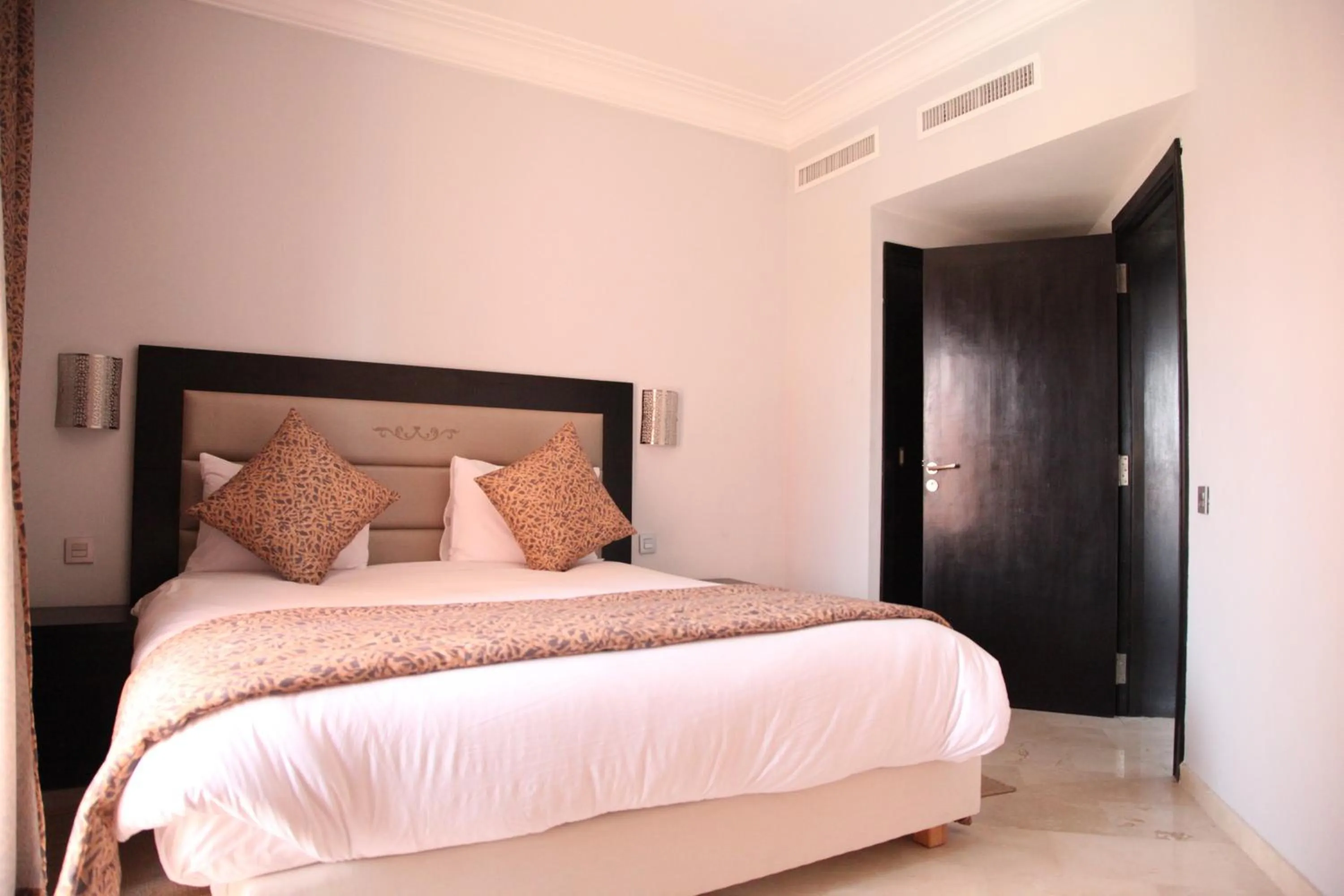 Photo of the whole room, Bed in Palm Appart Hôtel Marrakech