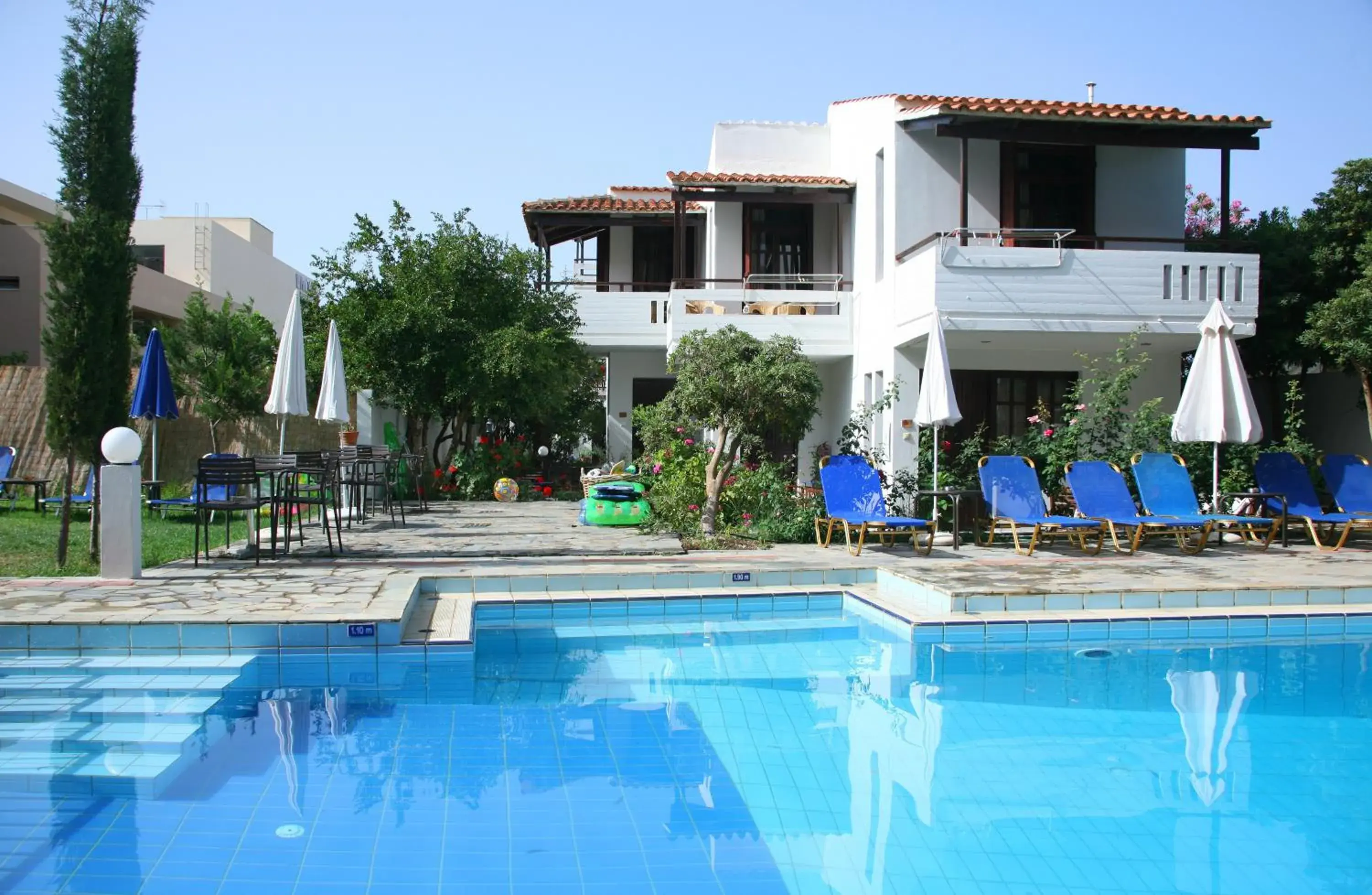 Swimming pool in Proimos Maisonnettes Swimming pool in Proimos Maisonnettes