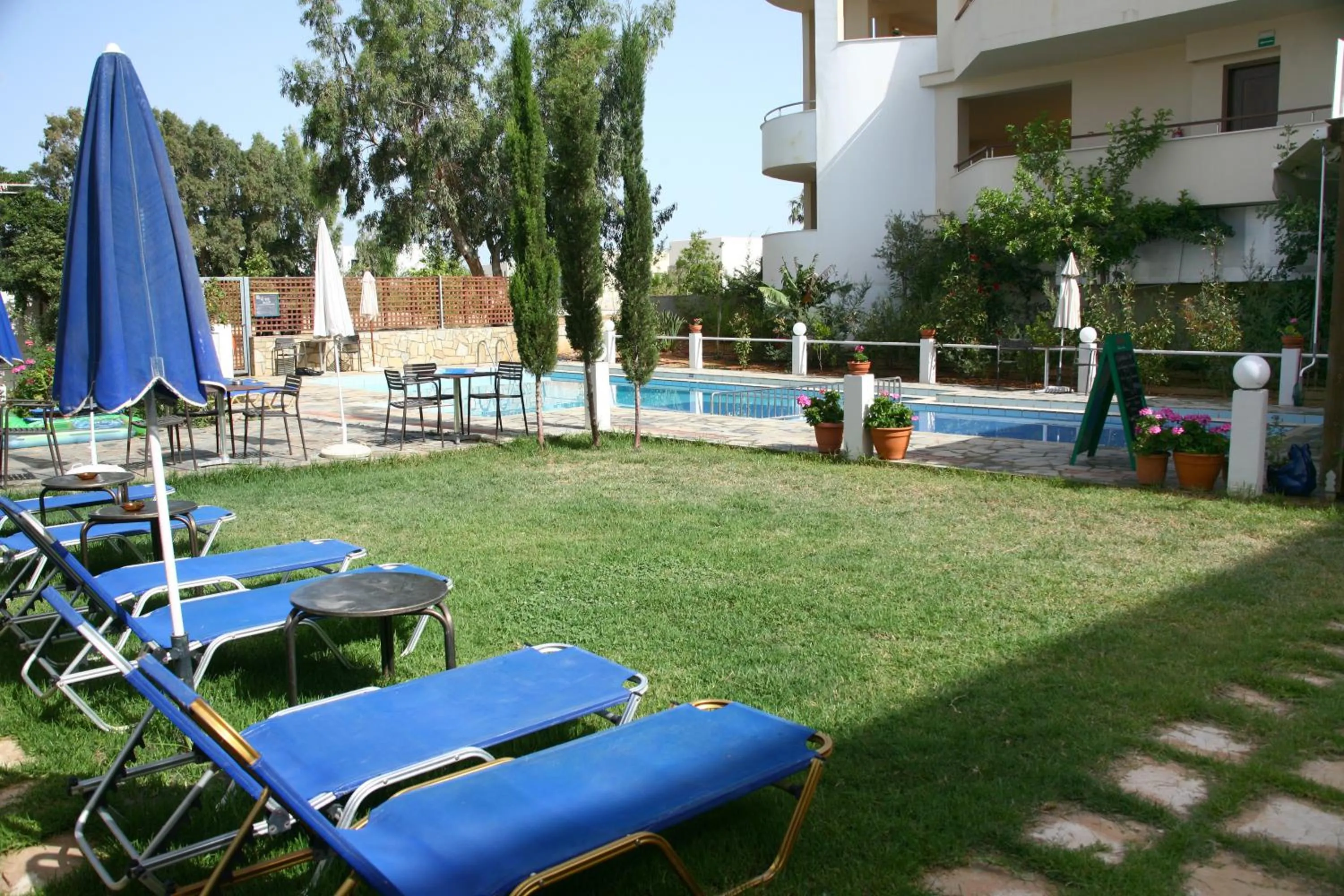 Garden in Proimos Maisonnettes