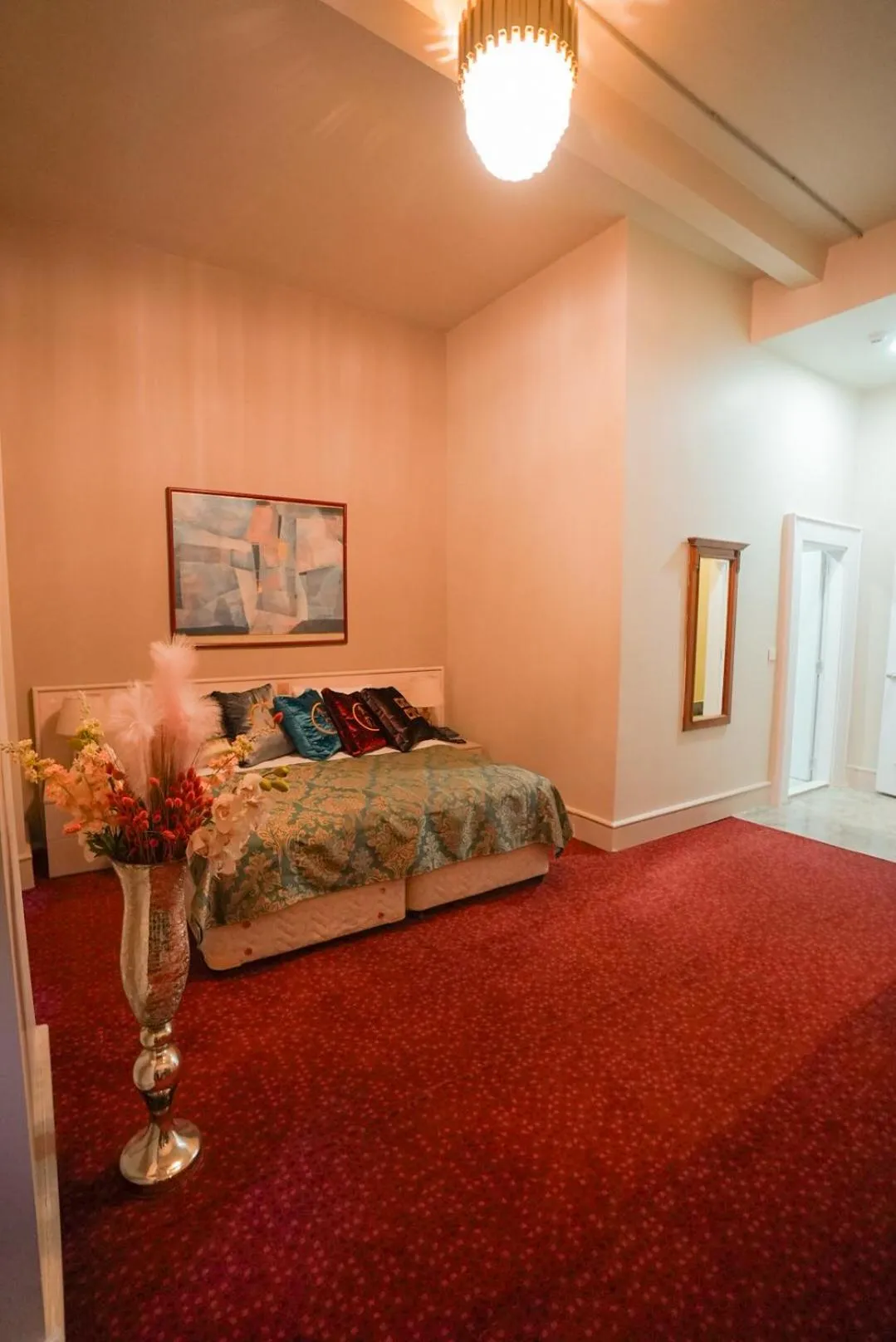 Photo of the whole room, Bed in Aria Palace Taksim