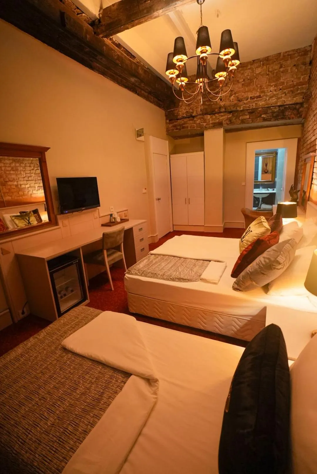 Photo of the whole room, Bed in Aria Palace Taksim