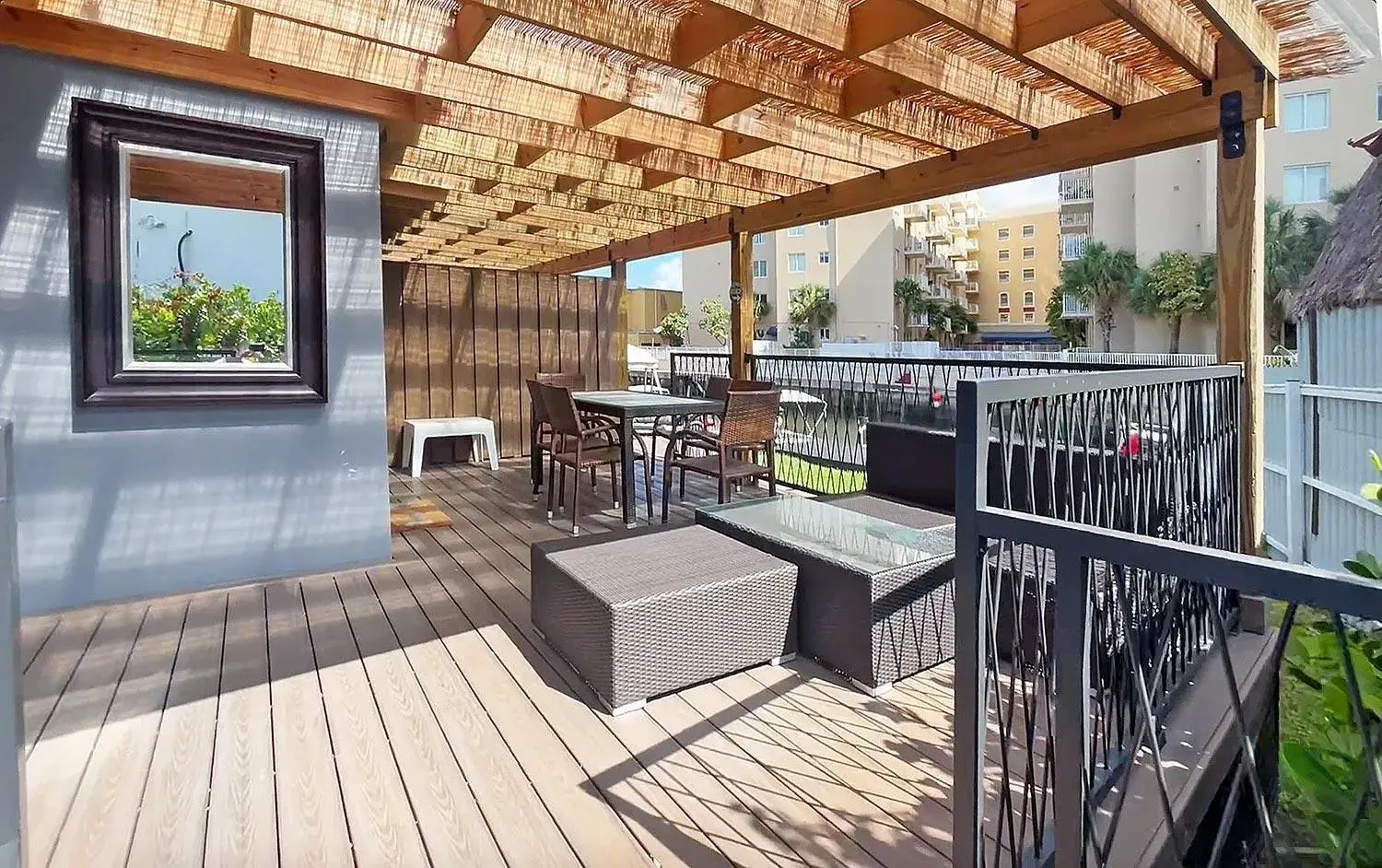 Luxury RiverFront By Renzzi Luxury RiverFront By Renzzi