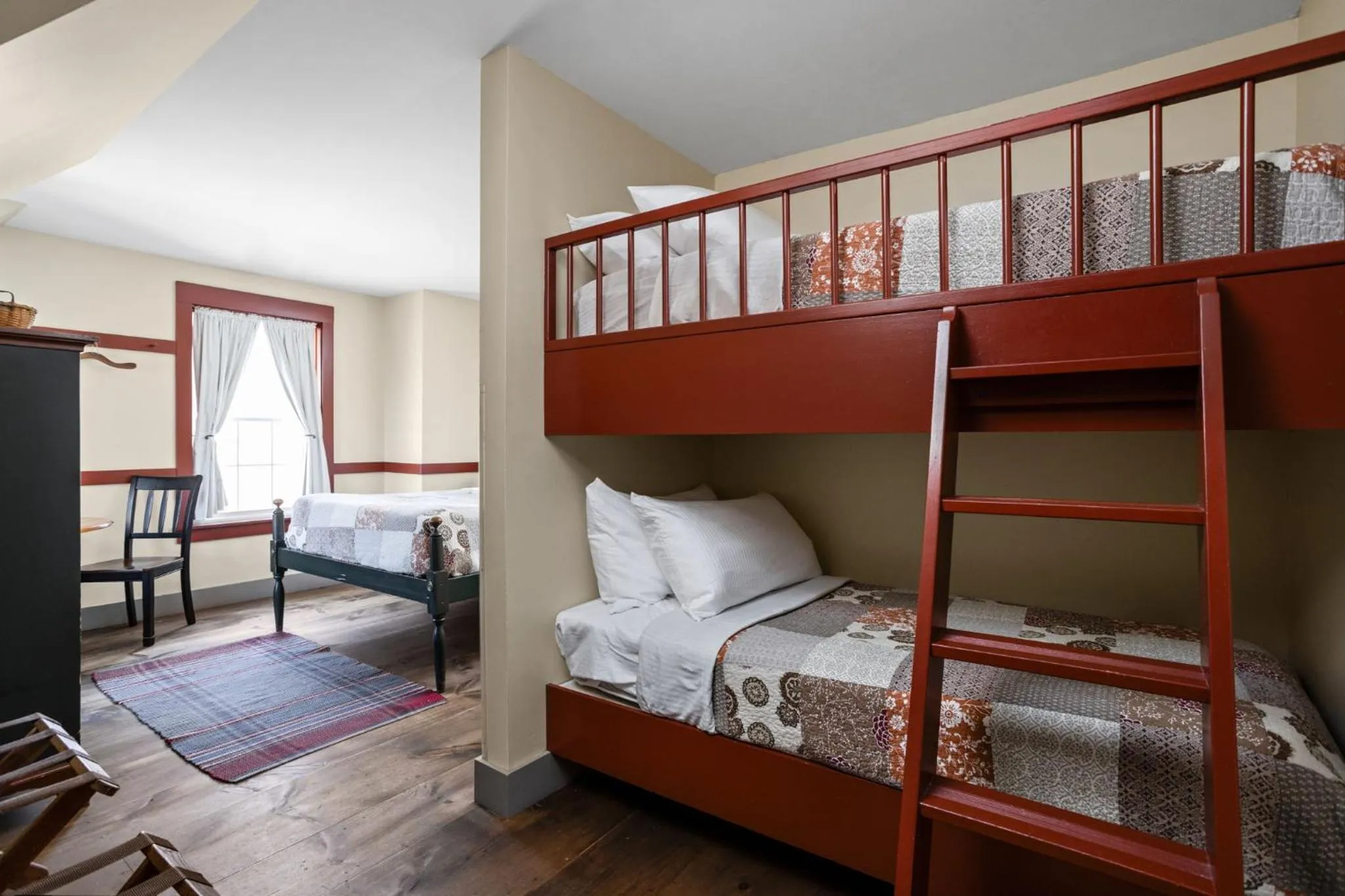 bunk bed, Bed in Artists Colony