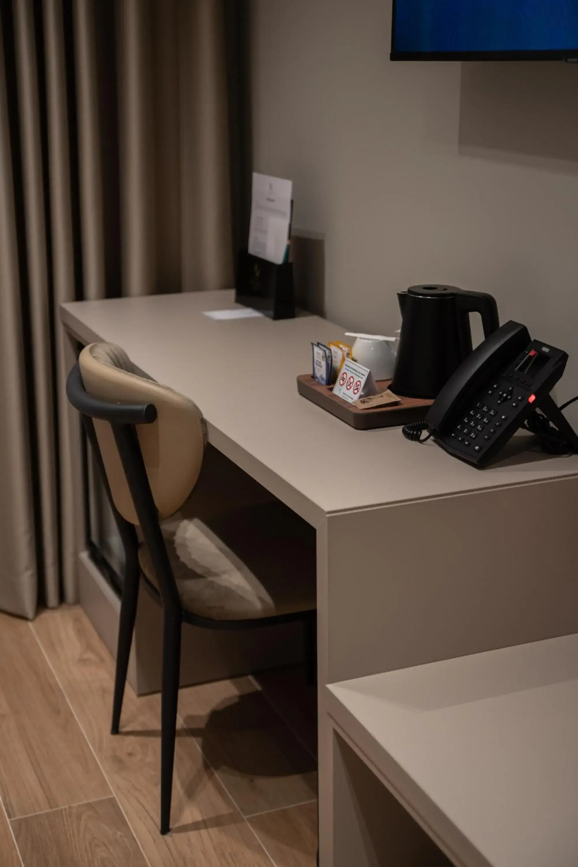 Standard Double or Twin Room with Balcony in Hotel Mozart Standard Double or Twin Room with Balcony in Hotel Mozart