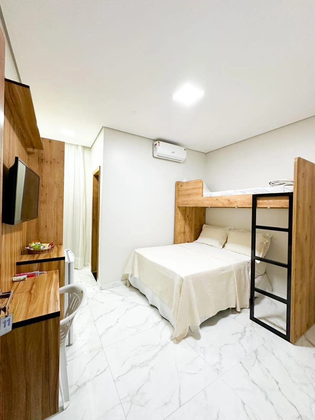 Classic Triple Room in Hotel Barruada