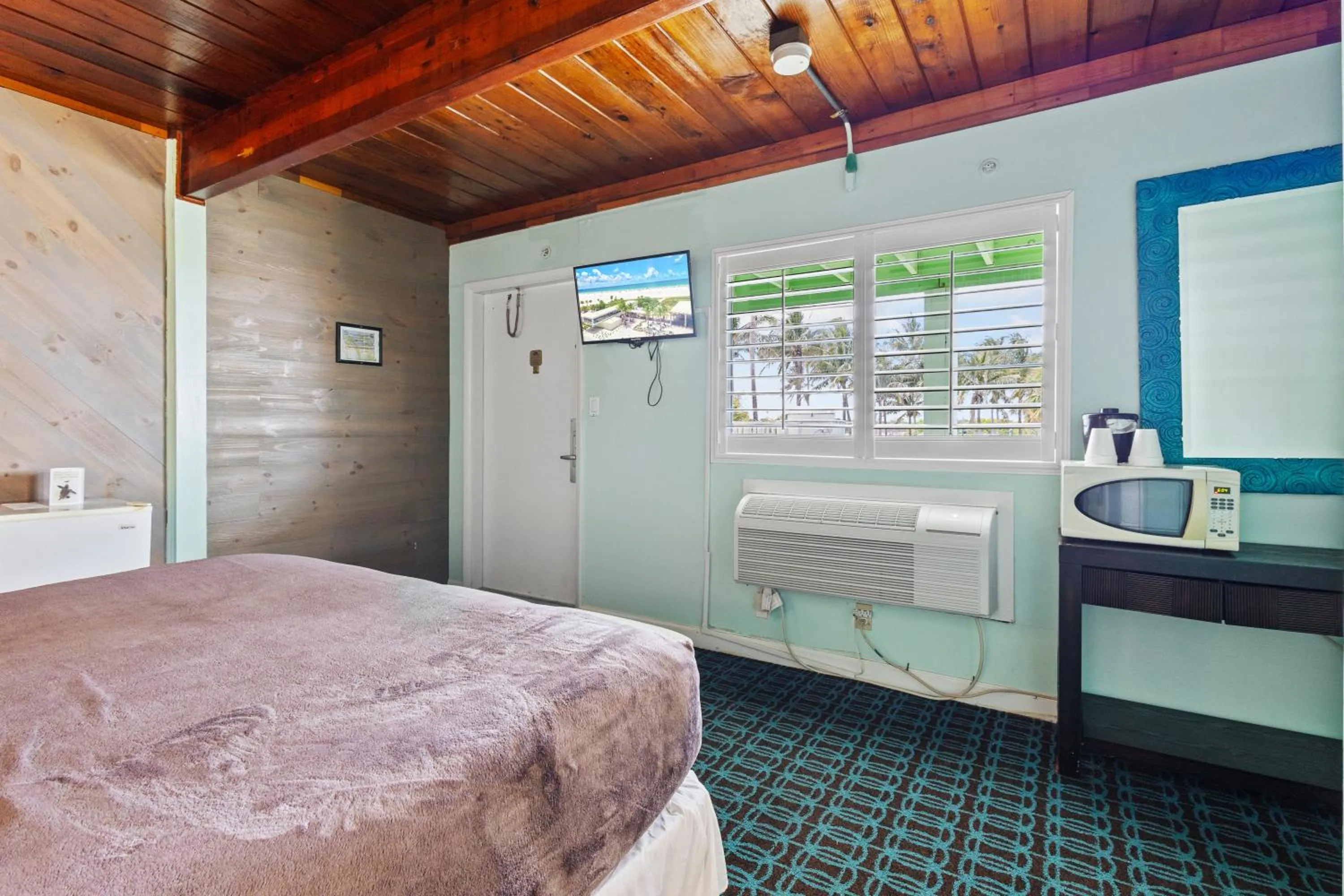 Oceanfront Inn, Inlet View, King Bed, #9