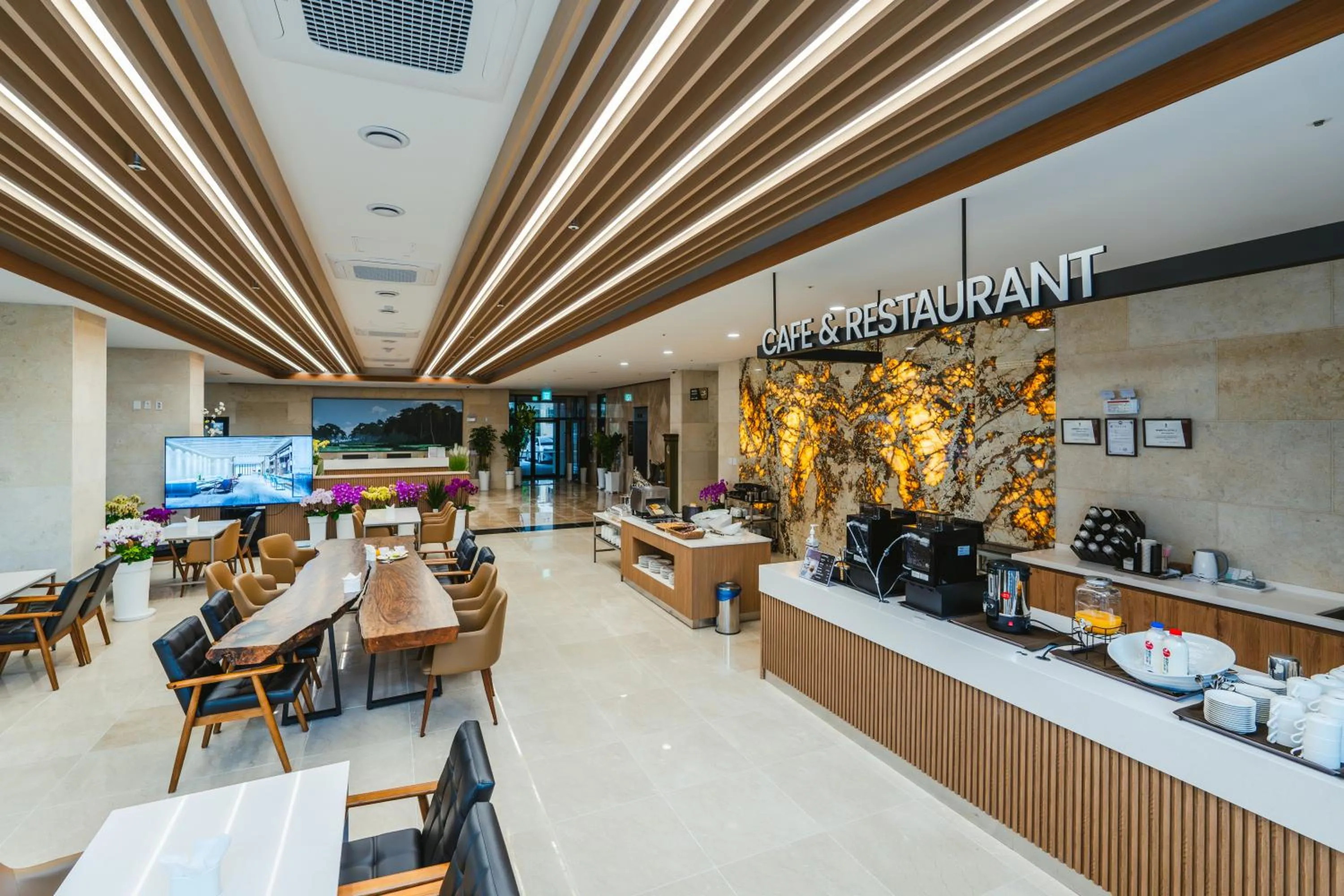 Breakfast in Dongho Beach Hotel