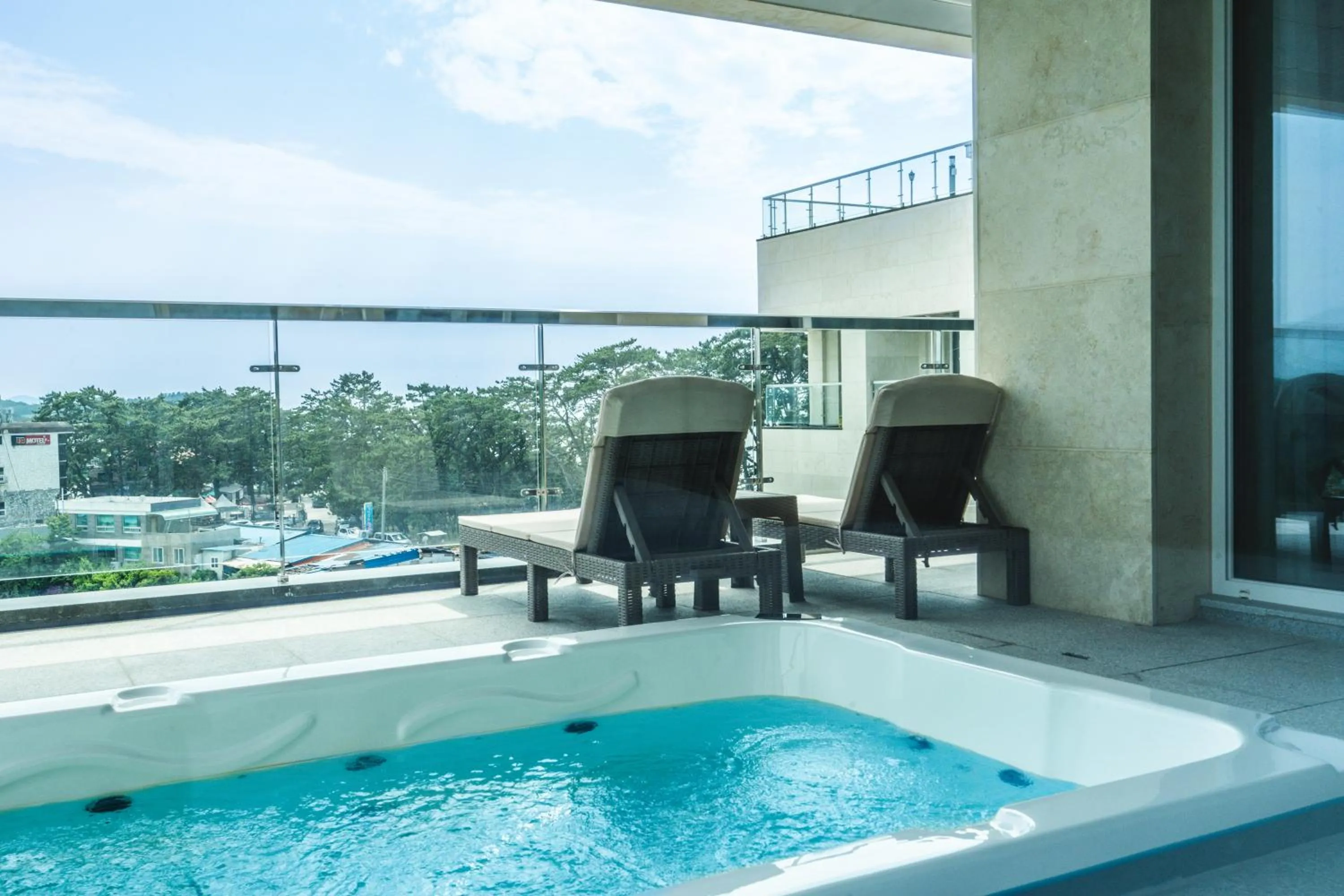 Hot Tub in Dongho Beach Hotel