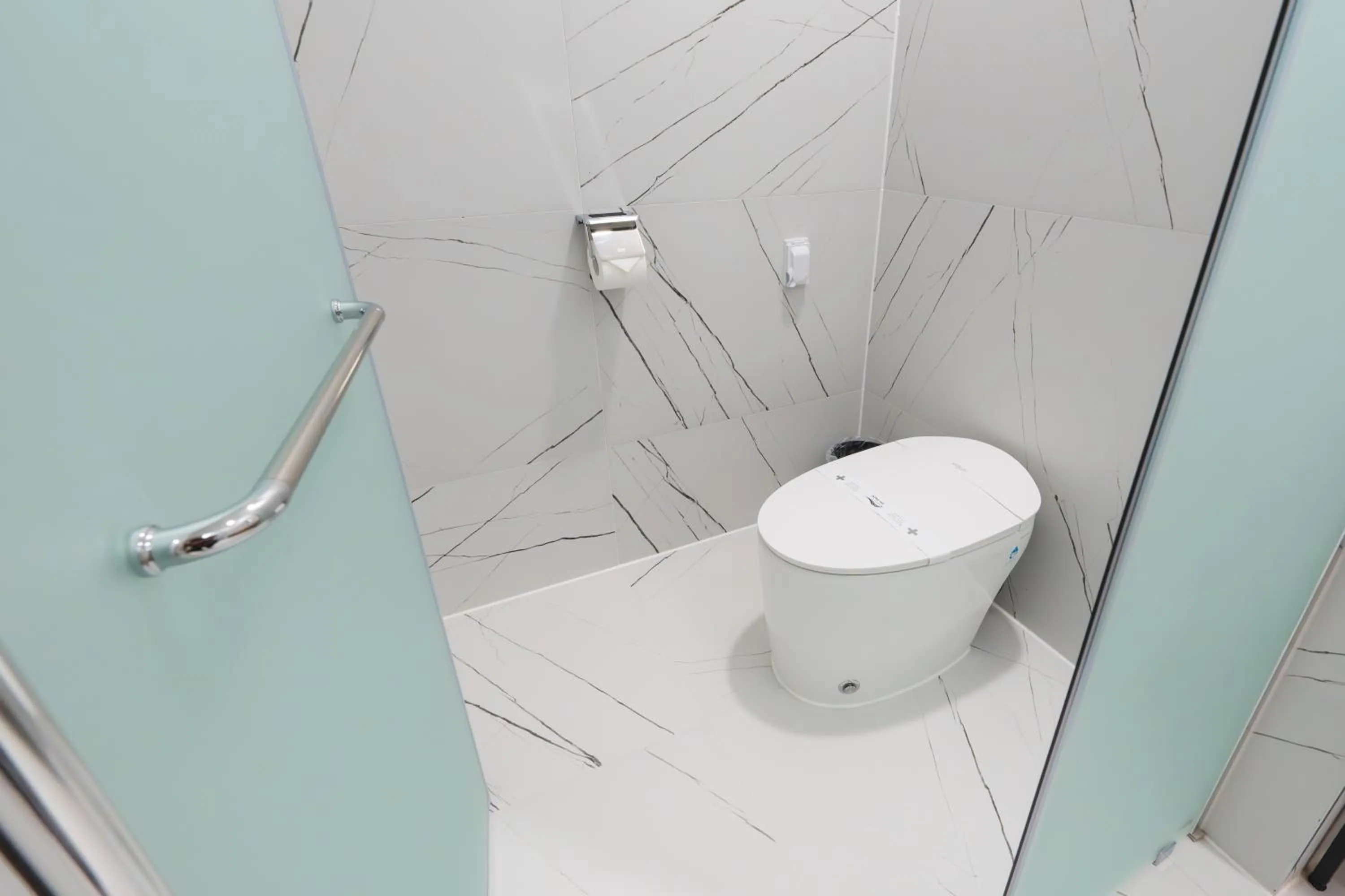 Shower in Dongho Beach Hotel