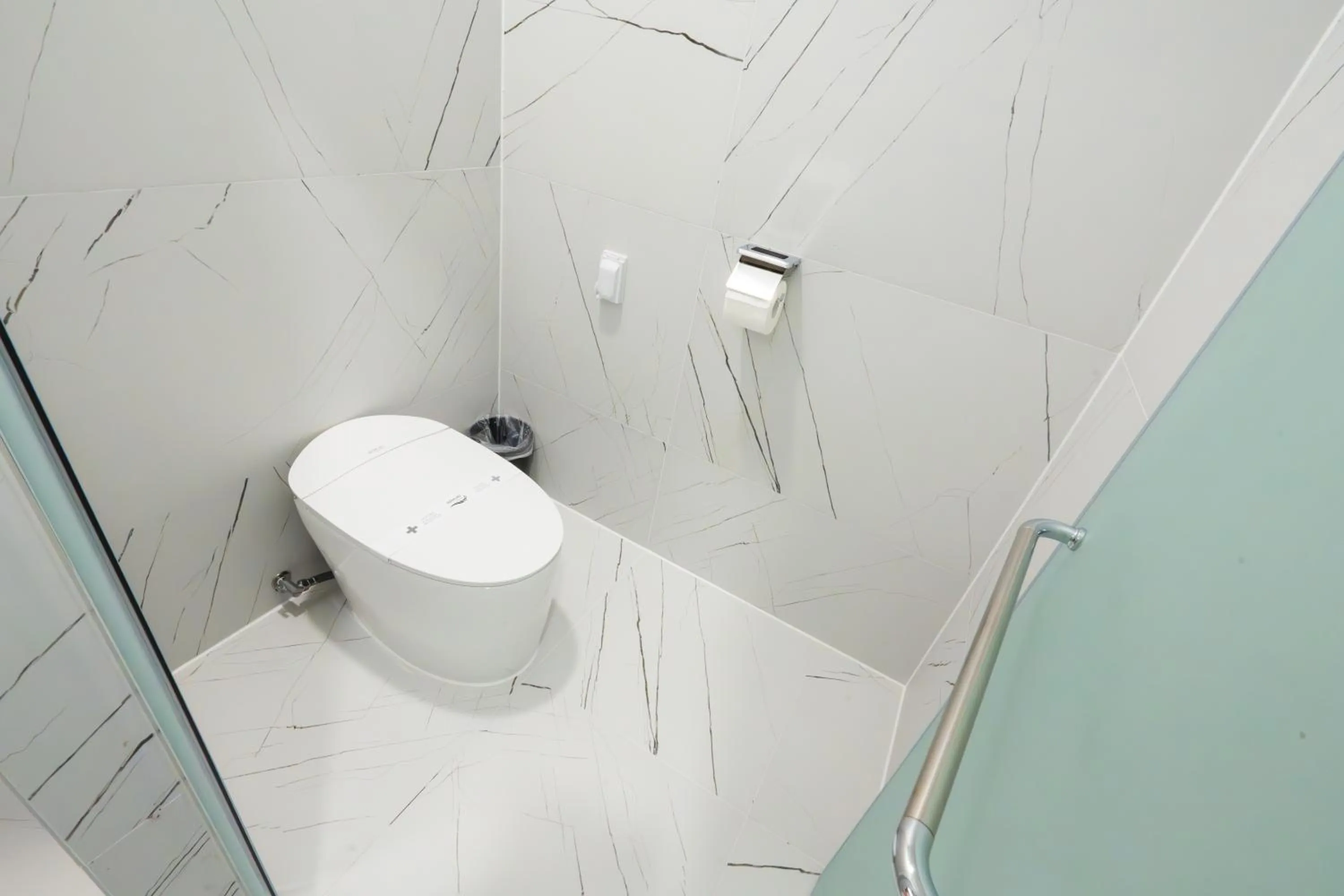 Shower in Dongho Beach Hotel