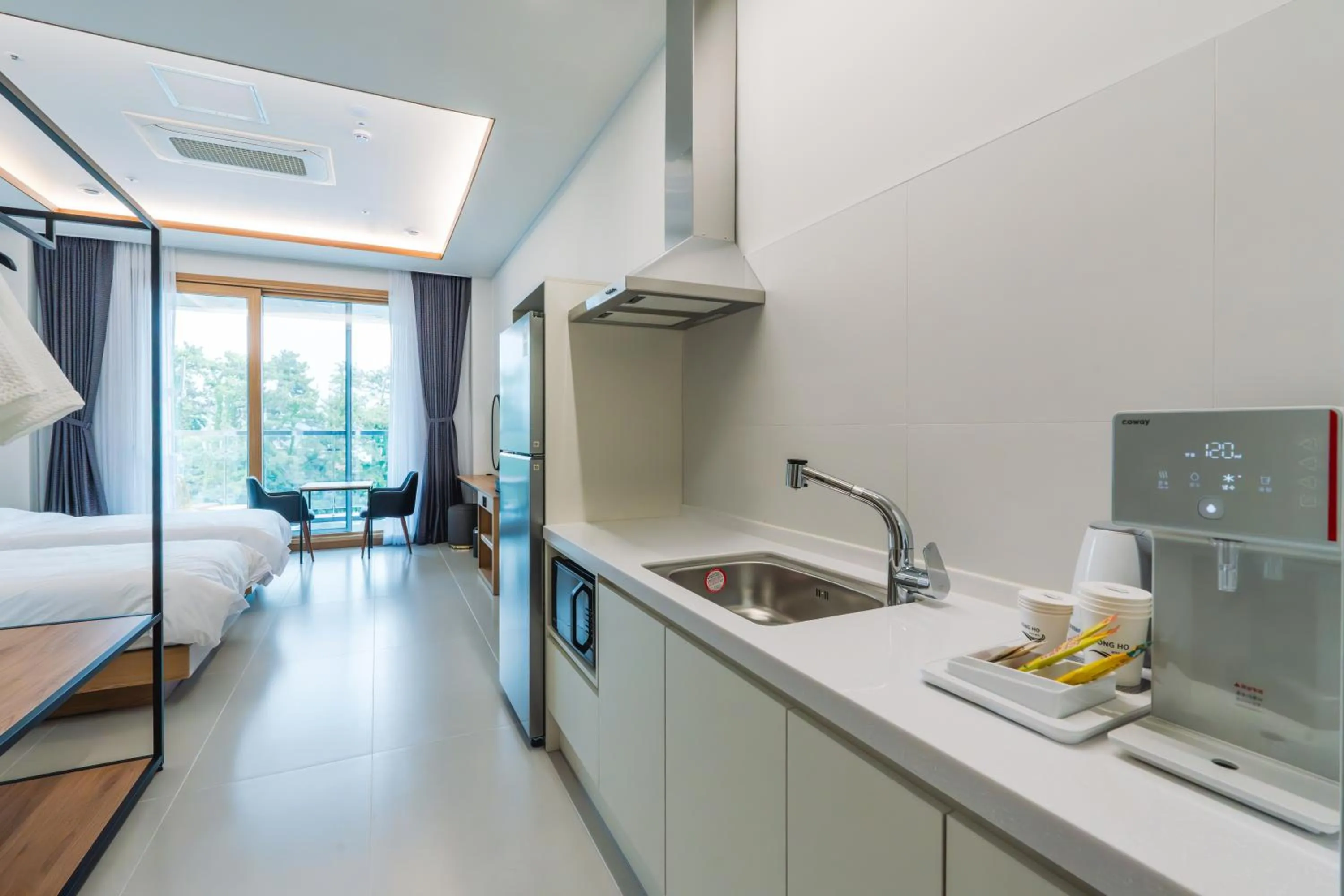 Bed in Dongho Beach Hotel