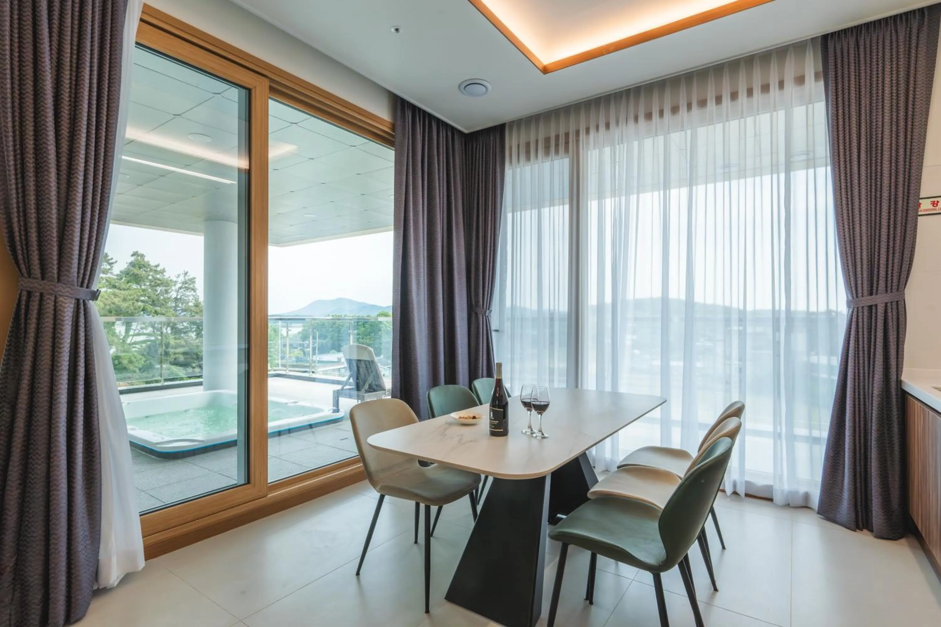 Living room in Dongho Beach Hotel