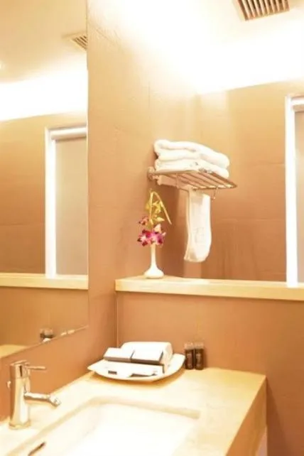 Bathroom in Hong Ha HOTEL