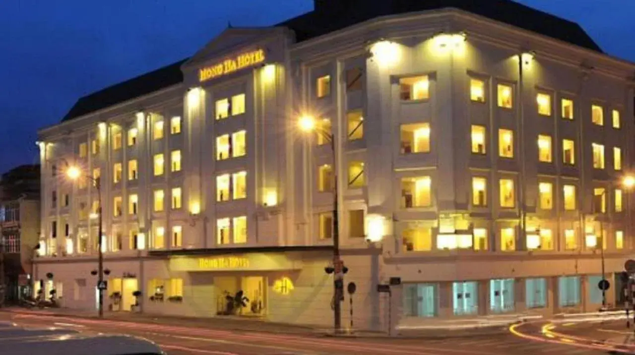 Property building in Hong Ha HOTEL Property building in Hong Ha HOTEL