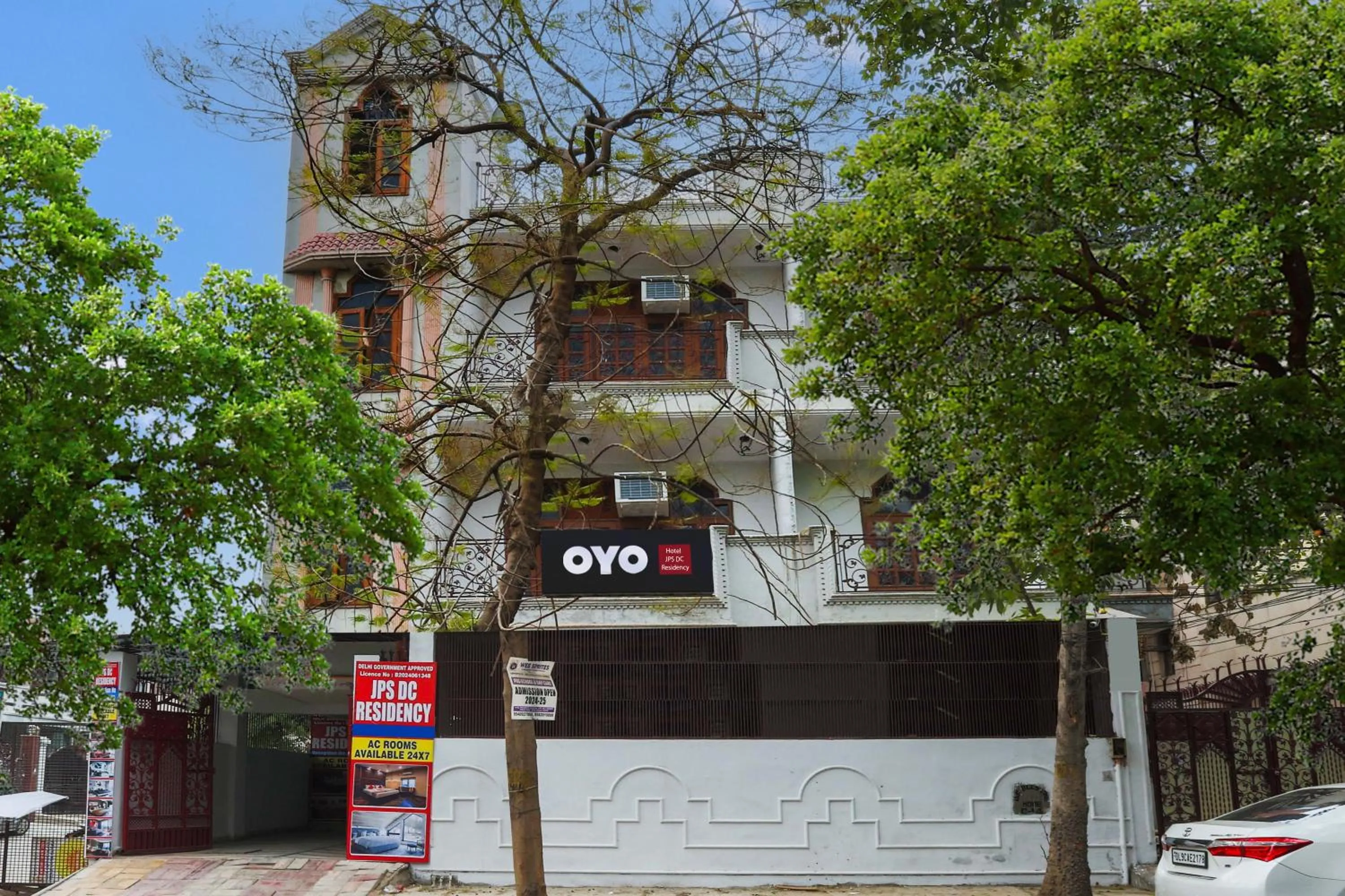 Facade/entrance in Hotel O JPS DC RESIDENCY