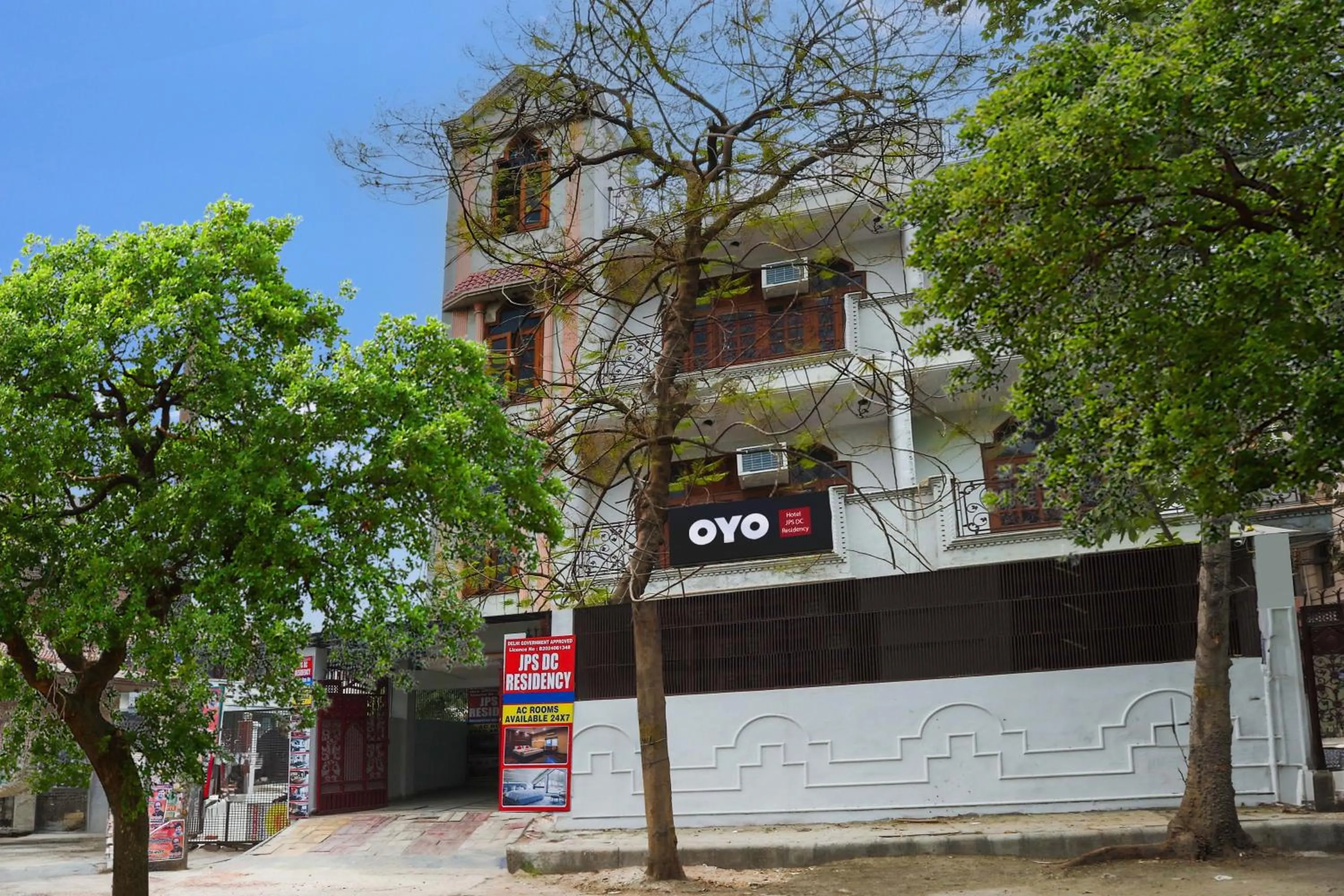 Facade/entrance in Hotel O JPS DC RESIDENCY