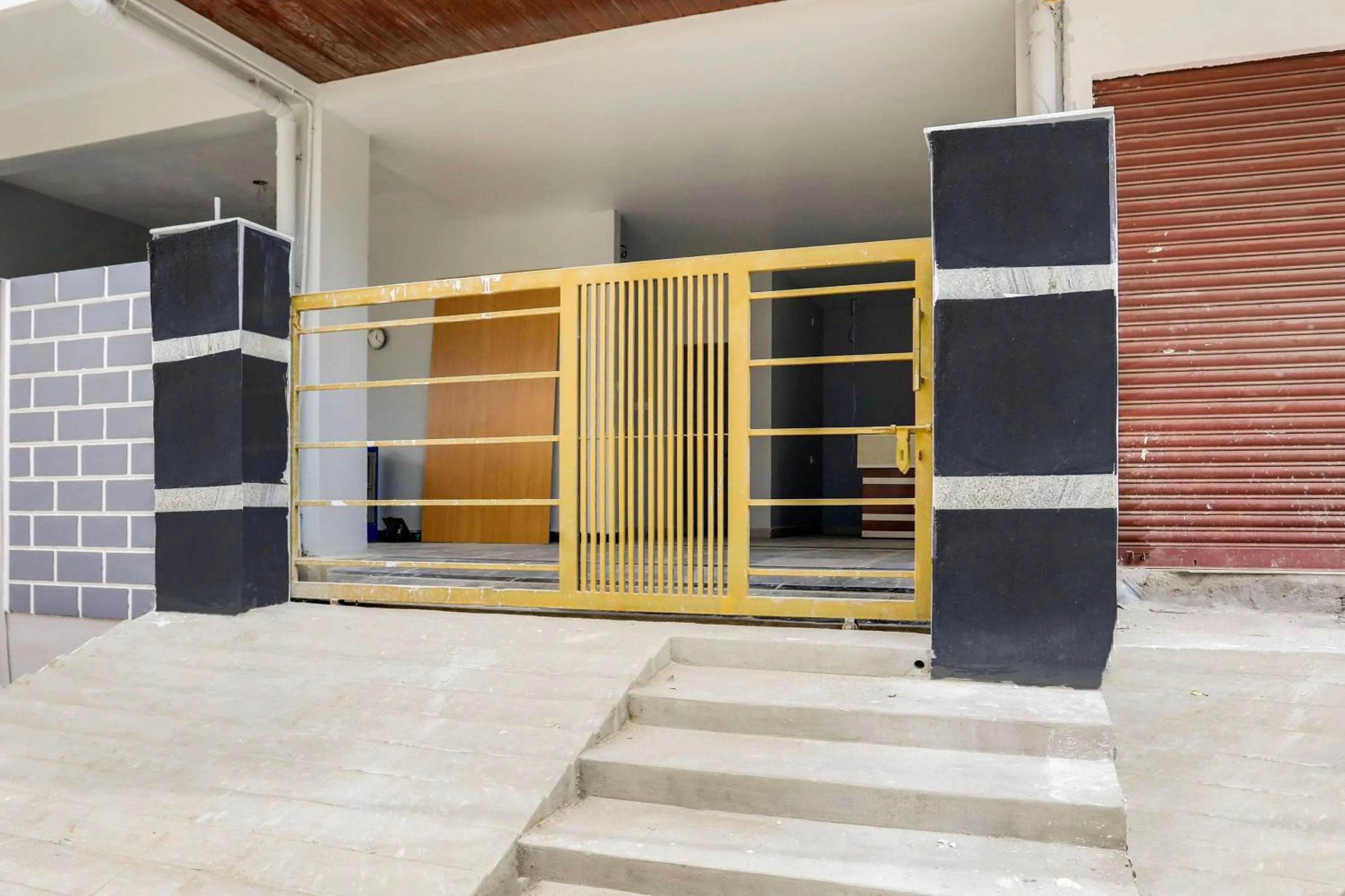 Facade/entrance in Super Collection O RBS ECIL