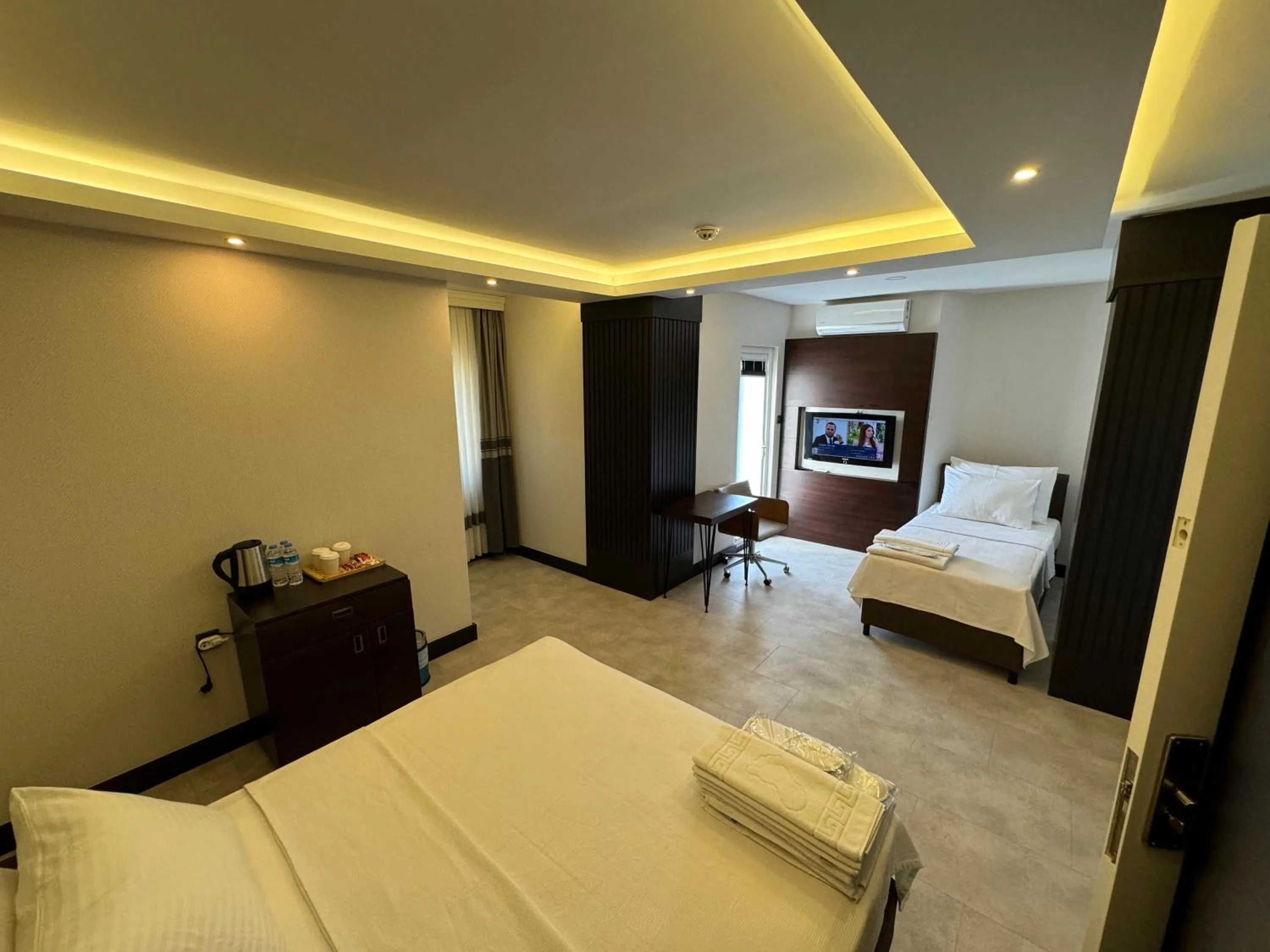 Photo of the whole room, Bed in Visse Hotel