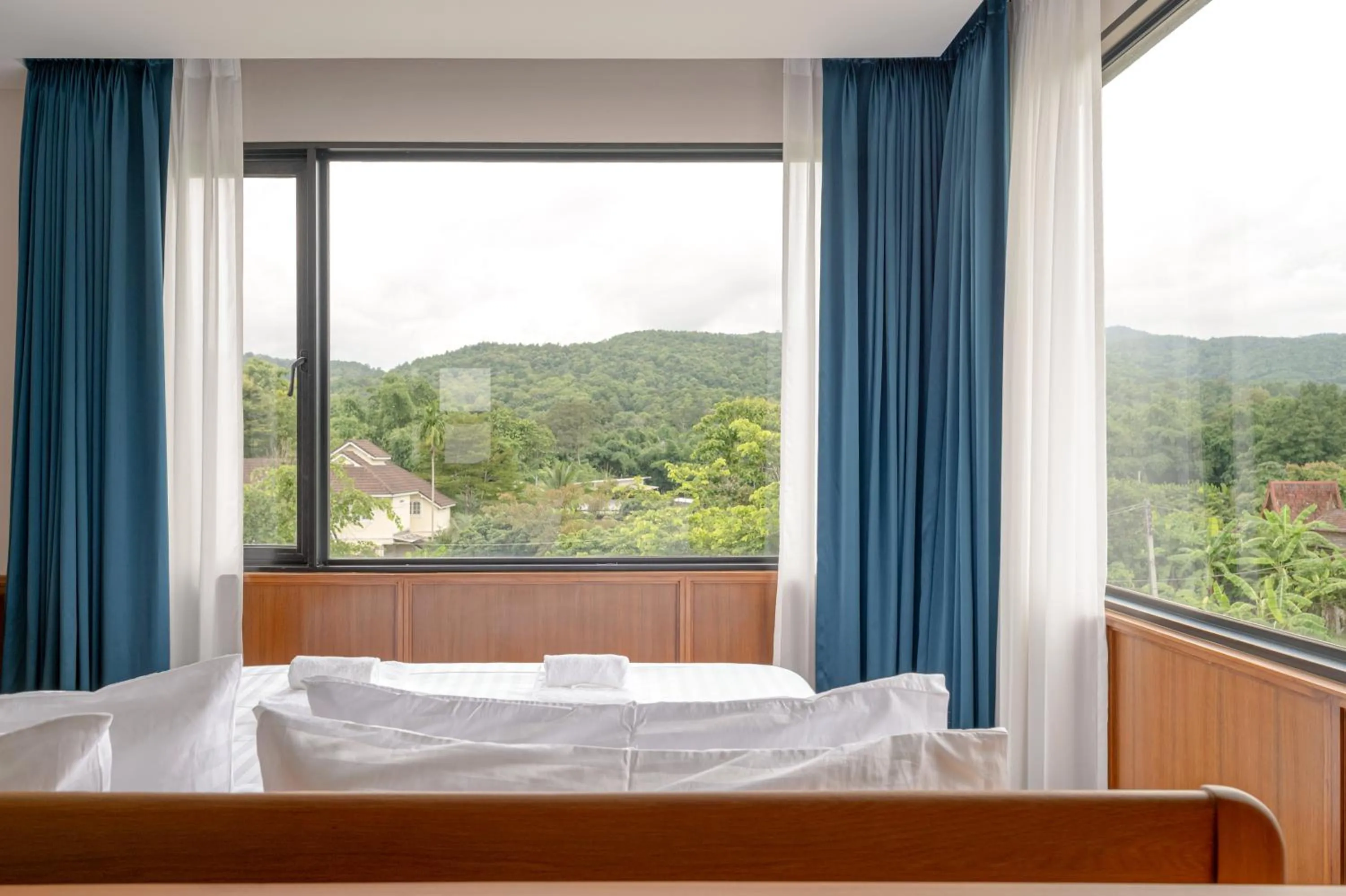 Bed in The Willoughby Maerim Hotel