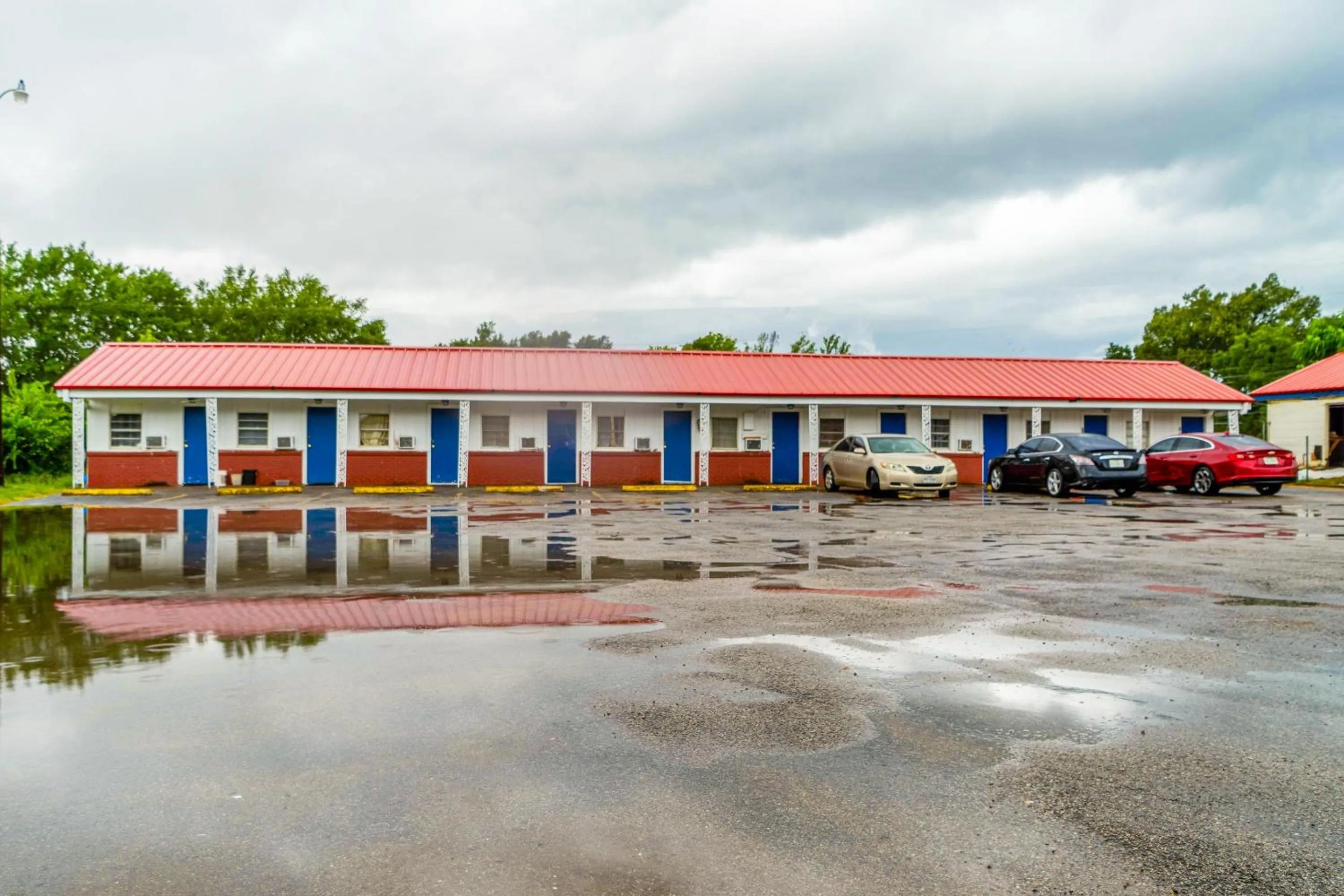 Facade/entrance in Budget Inn By OYO Palestine TX Hwy 79