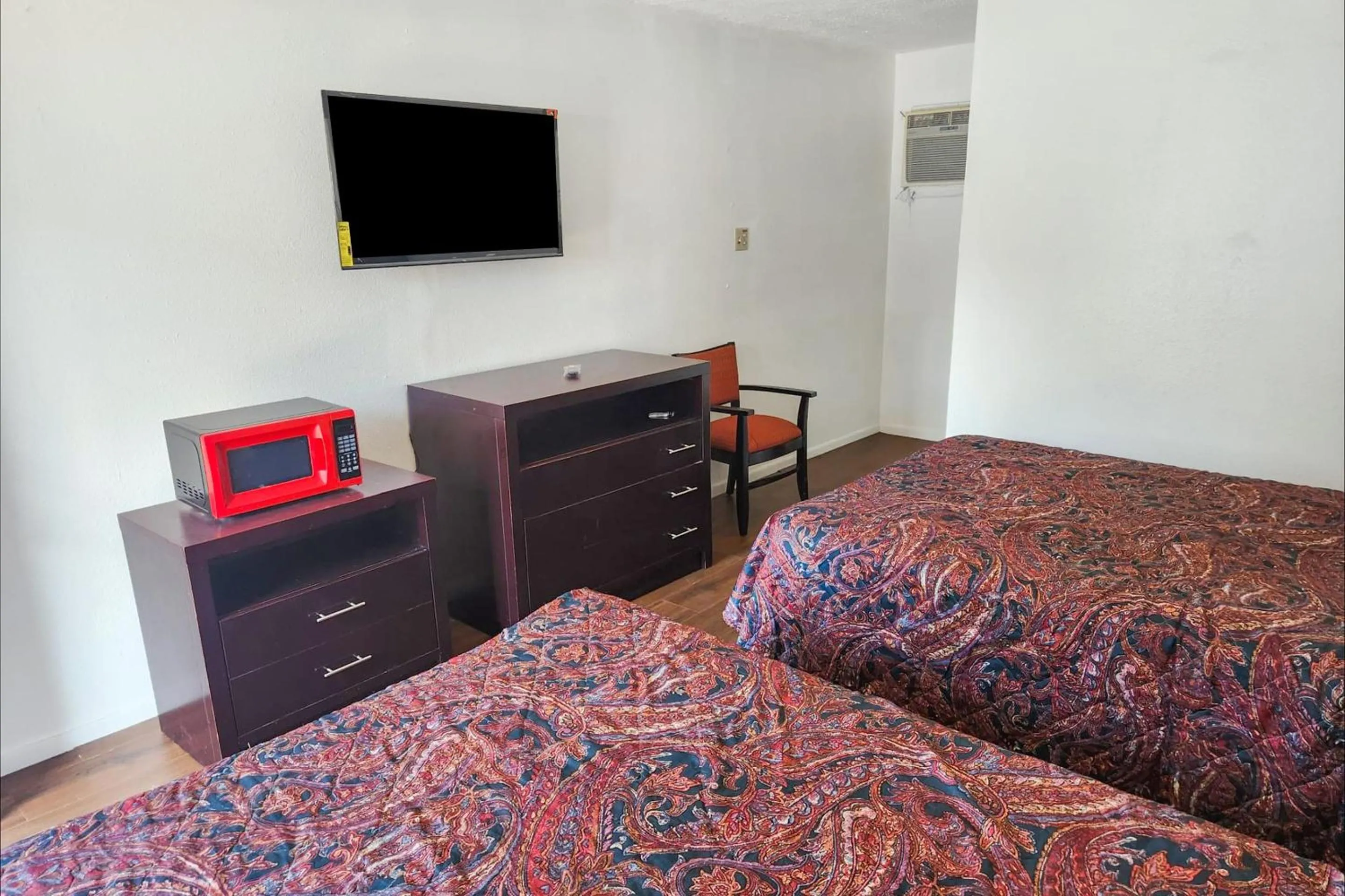 Bedroom, Bed in Budget Inn By OYO Palestine TX Hwy 79