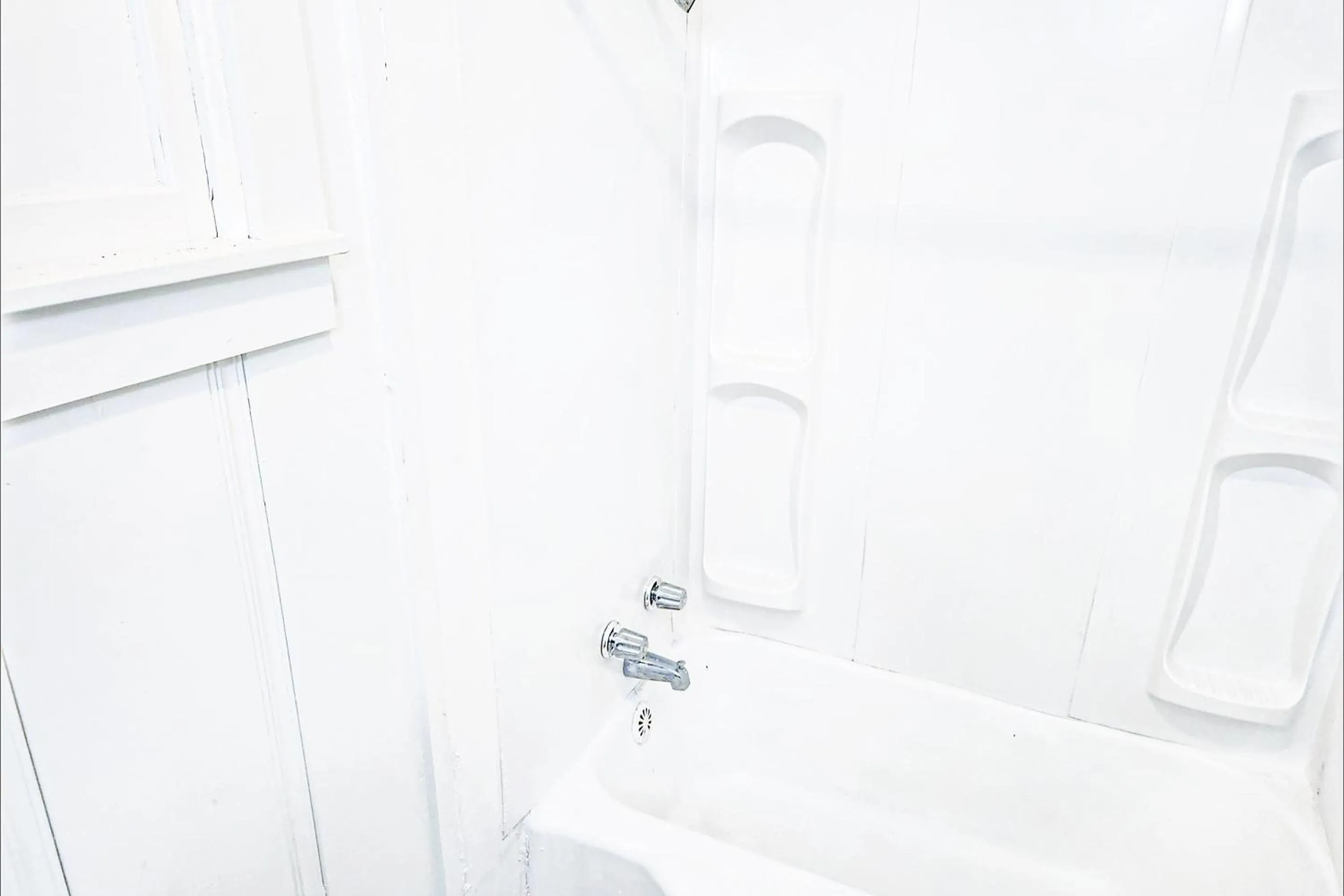 Bathroom in Budget Inn By OYO Palestine TX Hwy 79