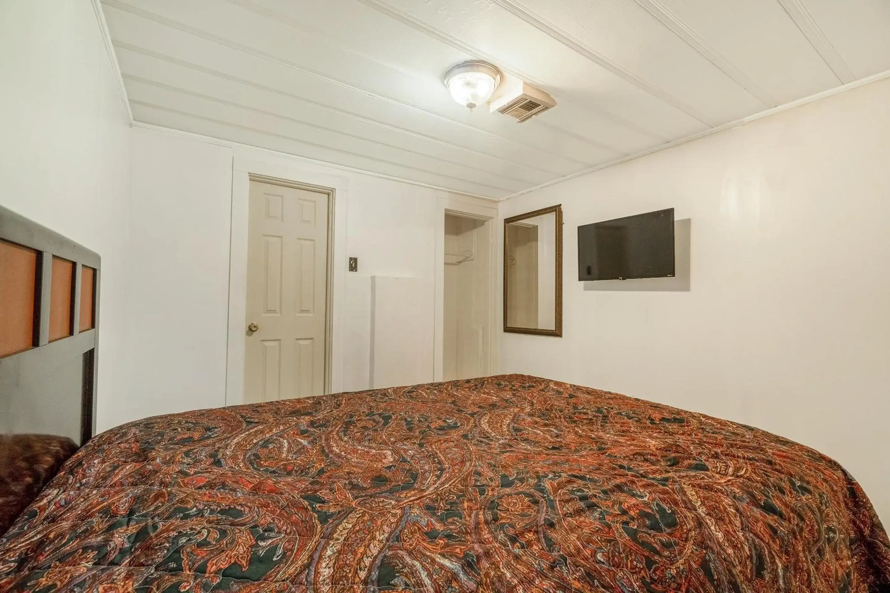 Queen Bed Smoking in Budget Inn By OYO Palestine TX Hwy 79 Queen Bed Smoking in Budget Inn By OYO Palestine TX Hwy 79