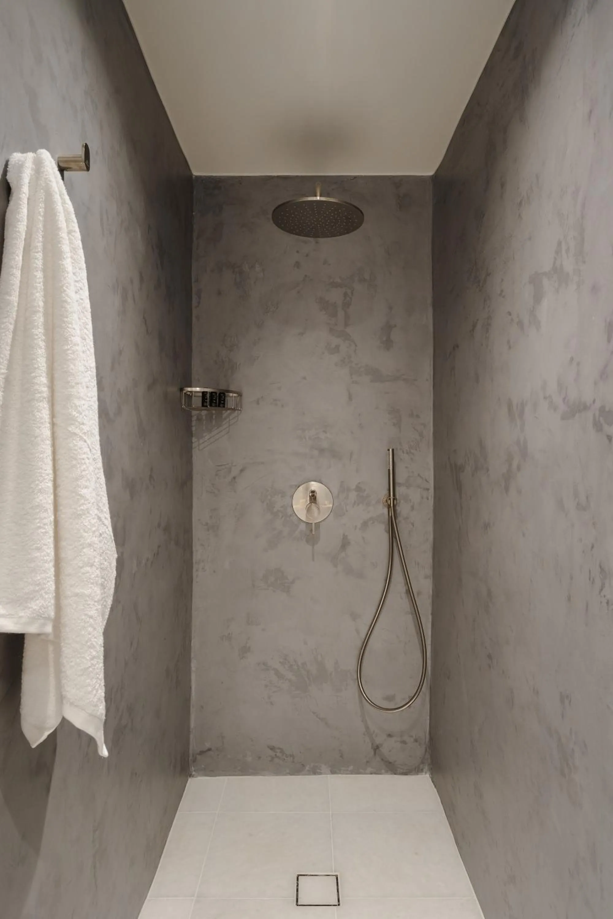 Bathroom in álas cycladic suites
