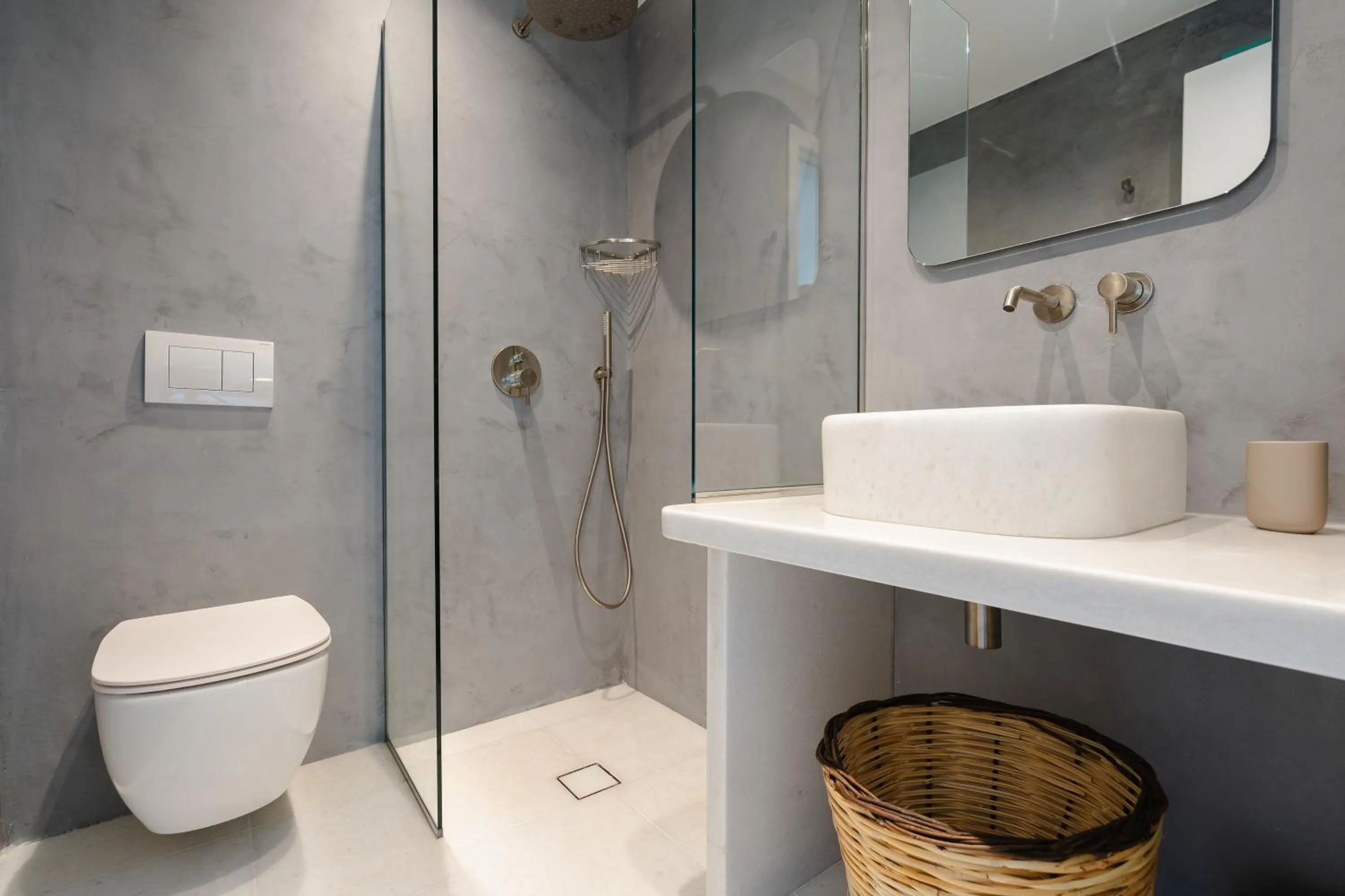 Bathroom in álas cycladic suites