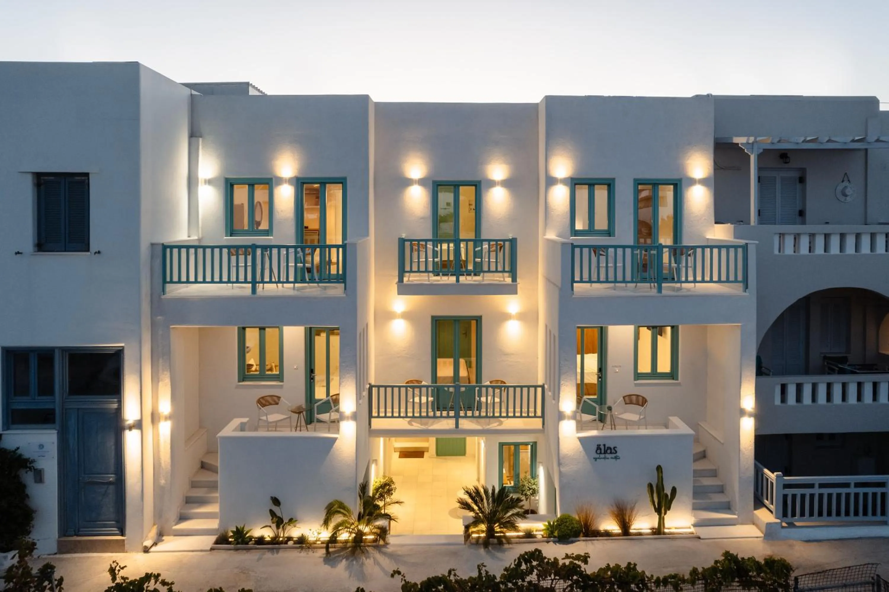 Property building in álas cycladic suites