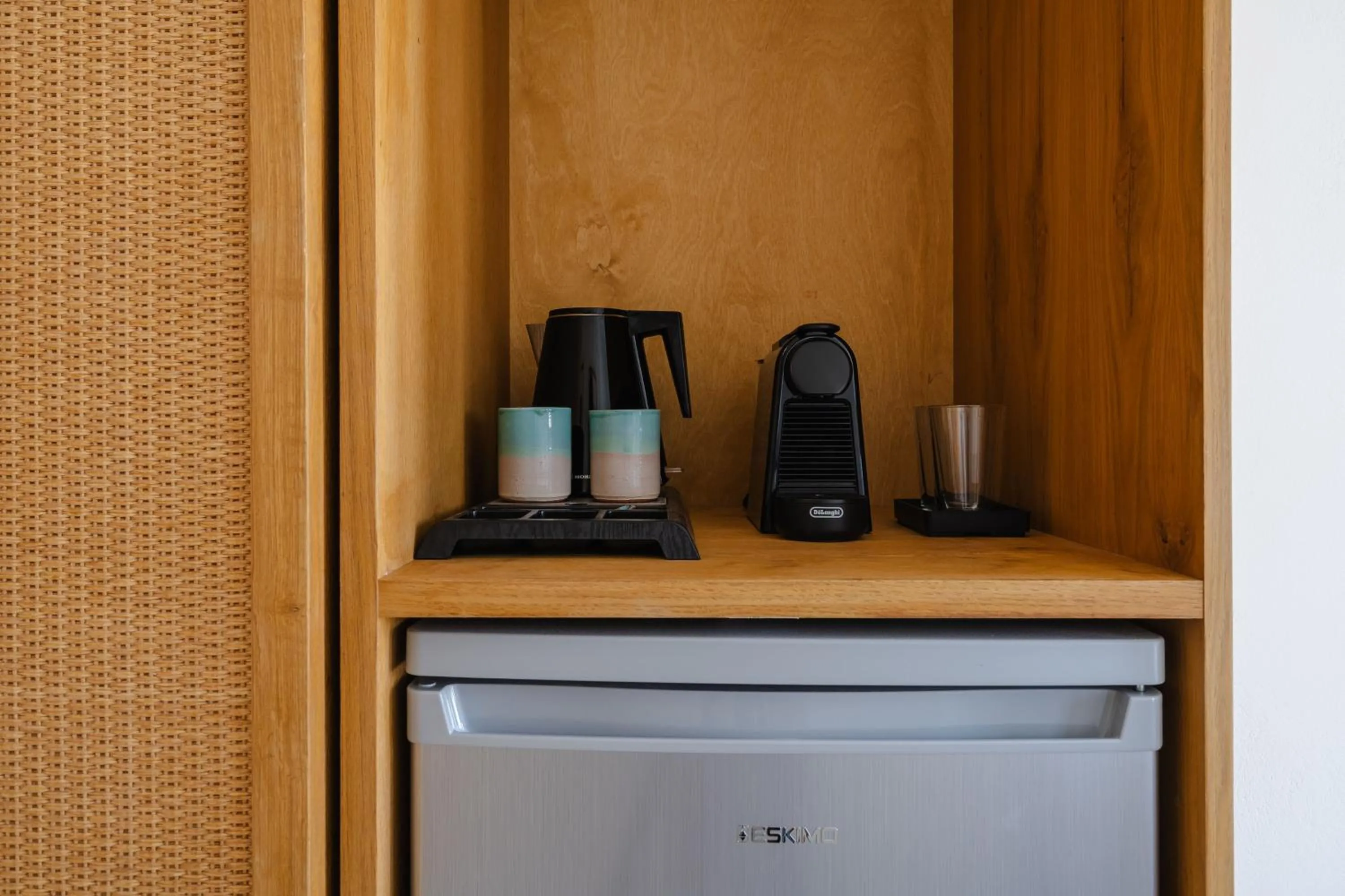 Coffee/tea facilities in álas cycladic suites