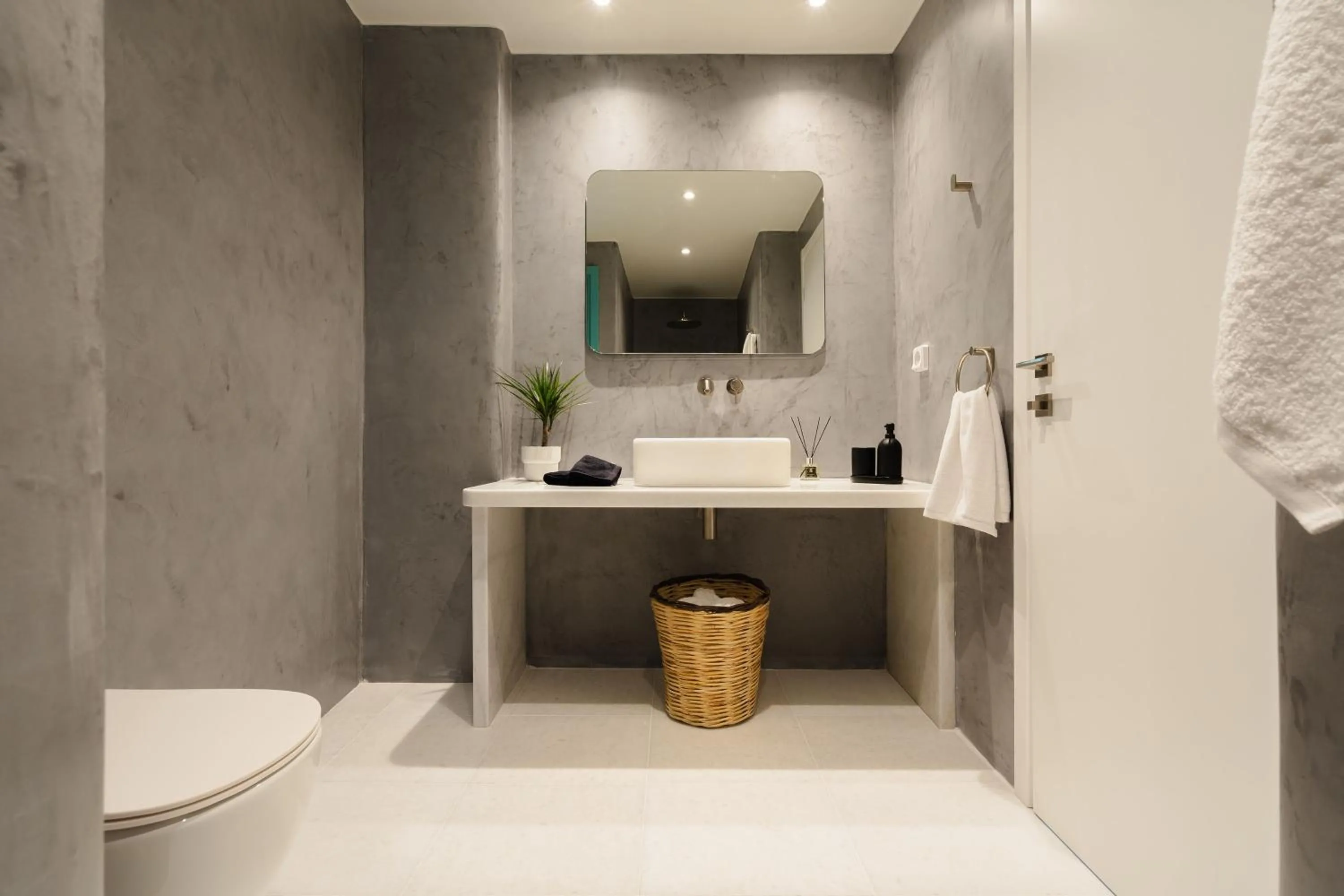 Bathroom in álas cycladic suites