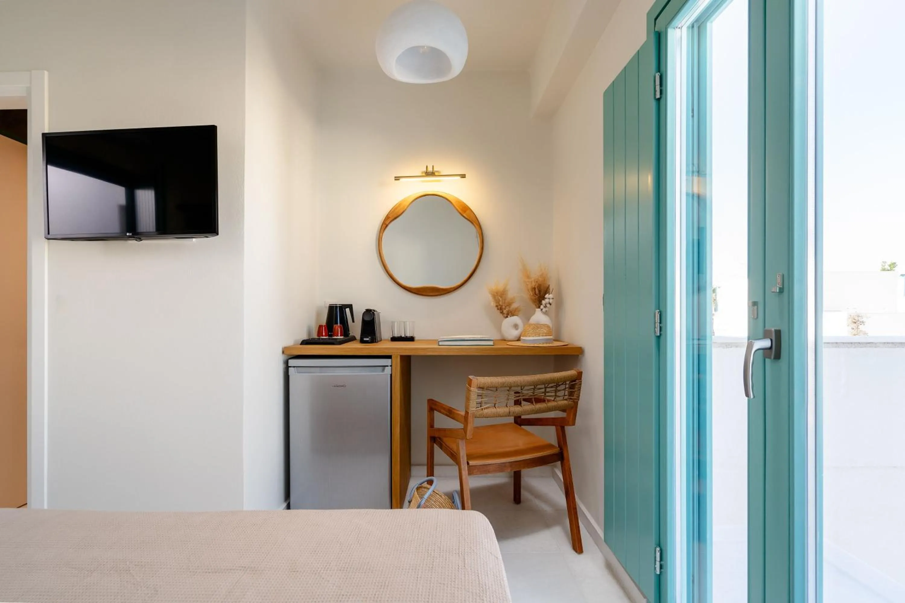 Dining area, Bed in álas cycladic suites