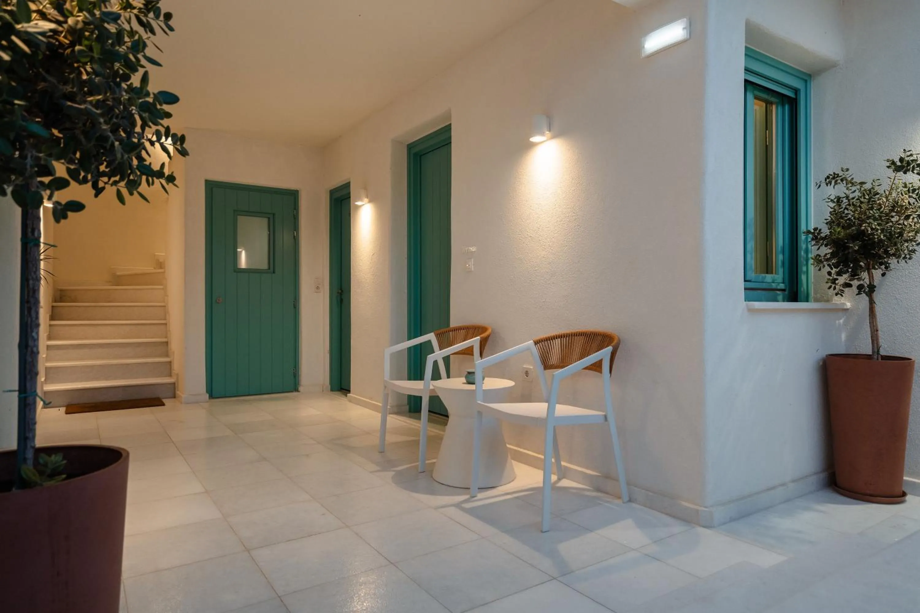 Seating area in álas cycladic suites