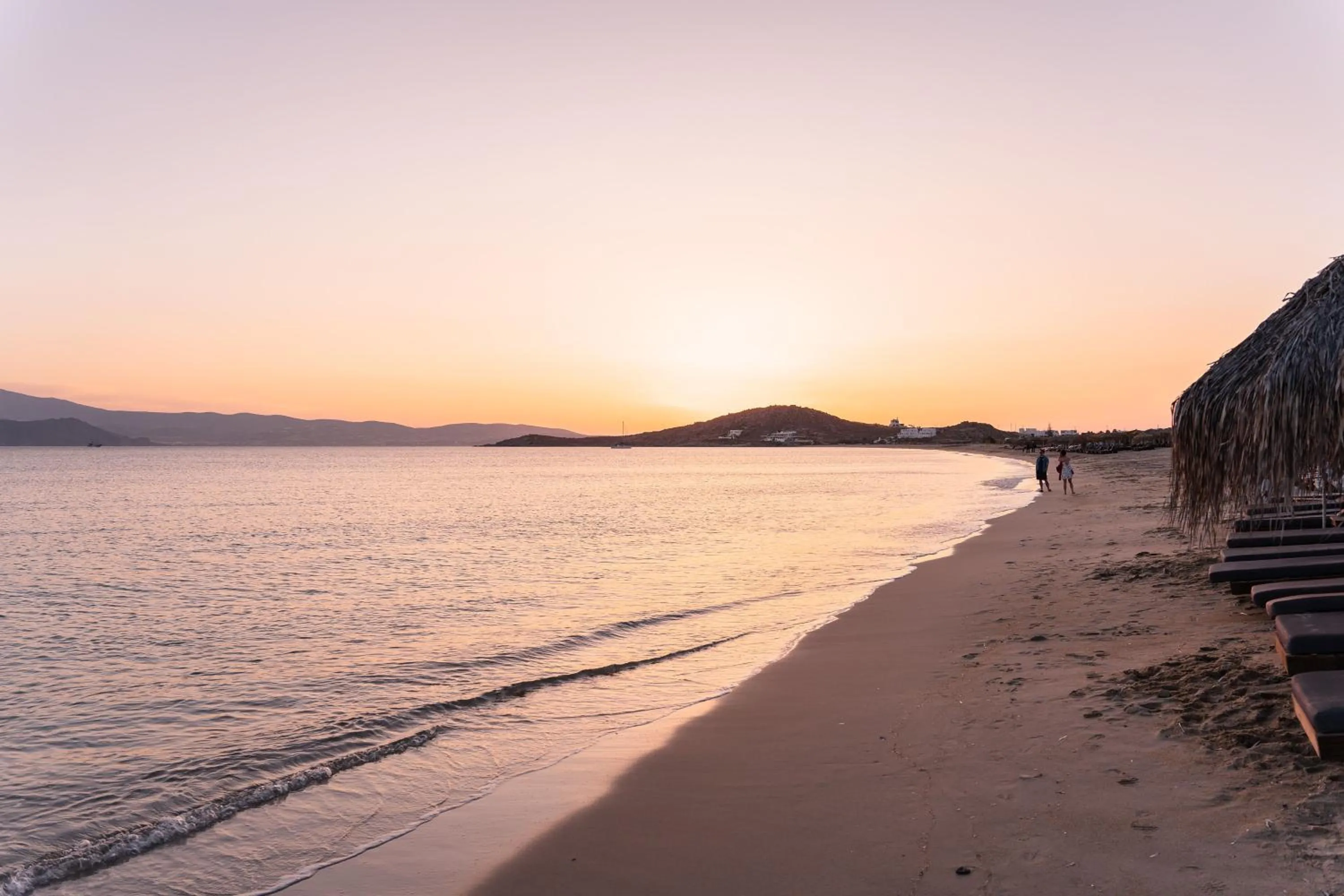 Beach in álas cycladic suites