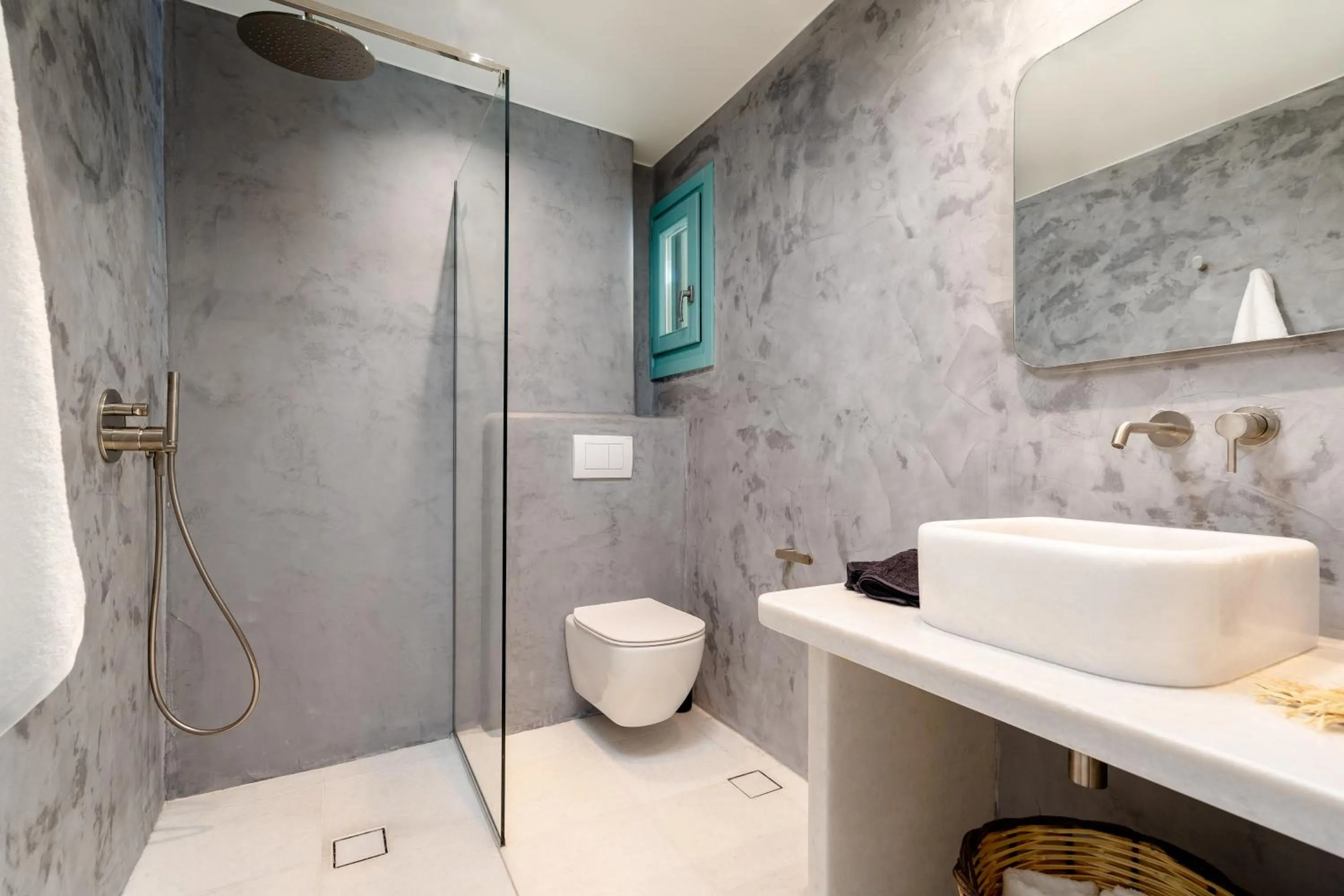 Bathroom in álas cycladic suites