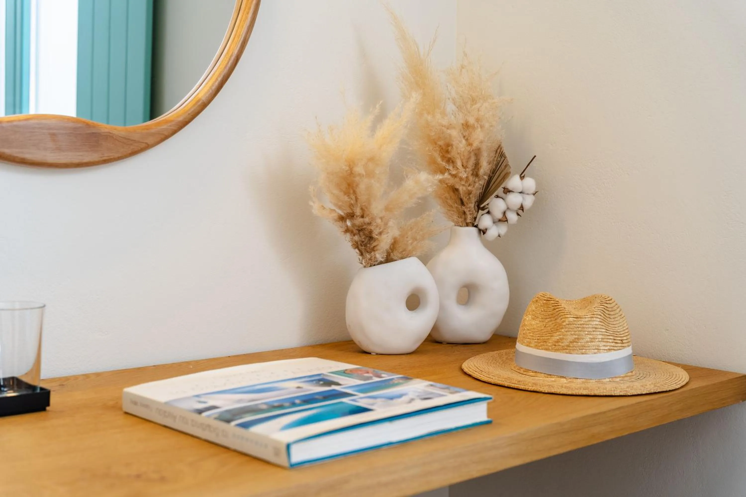 Decorative detail in álas cycladic suites