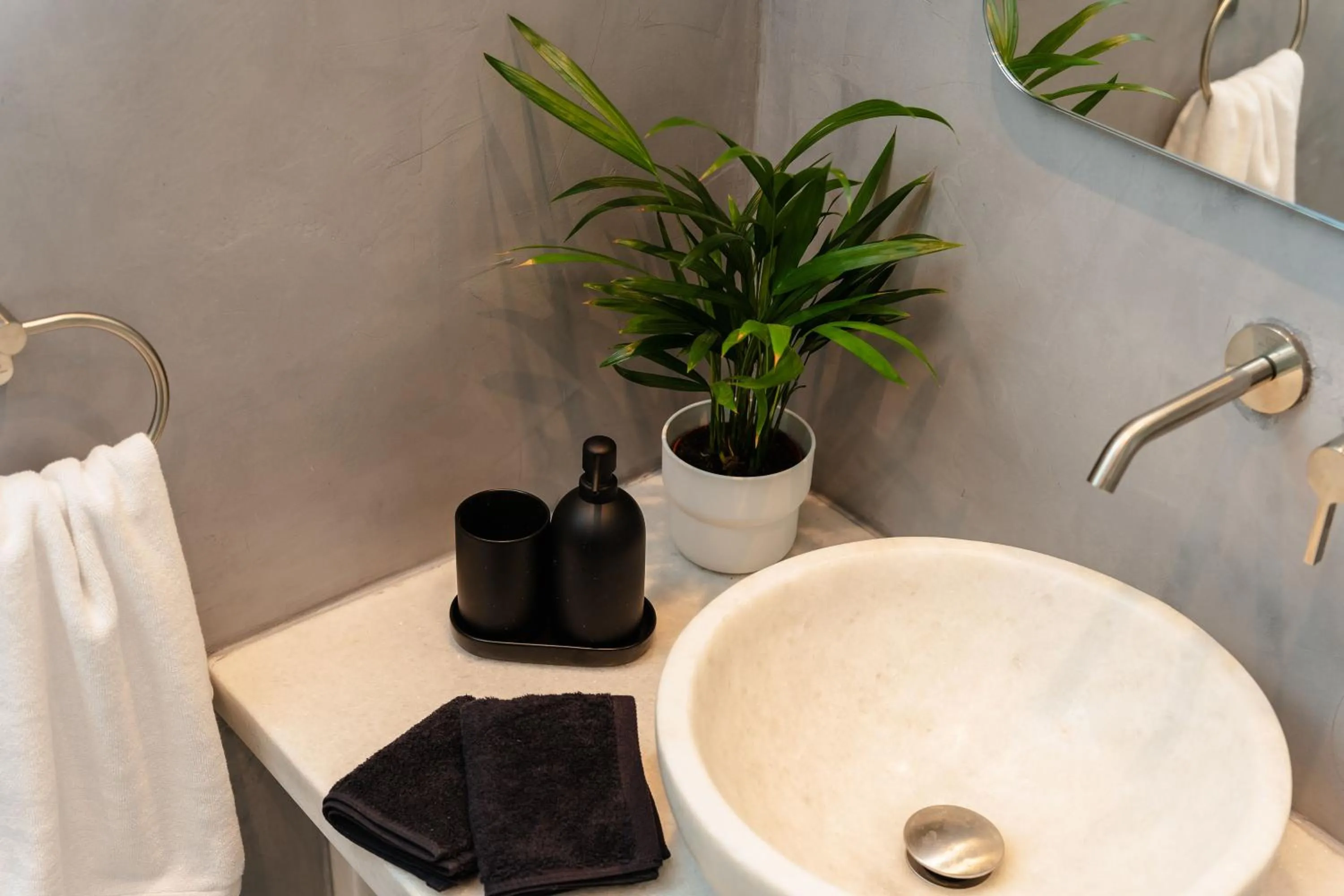 Bathroom in álas cycladic suites